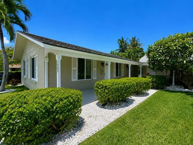 1232 Cabana Road 1