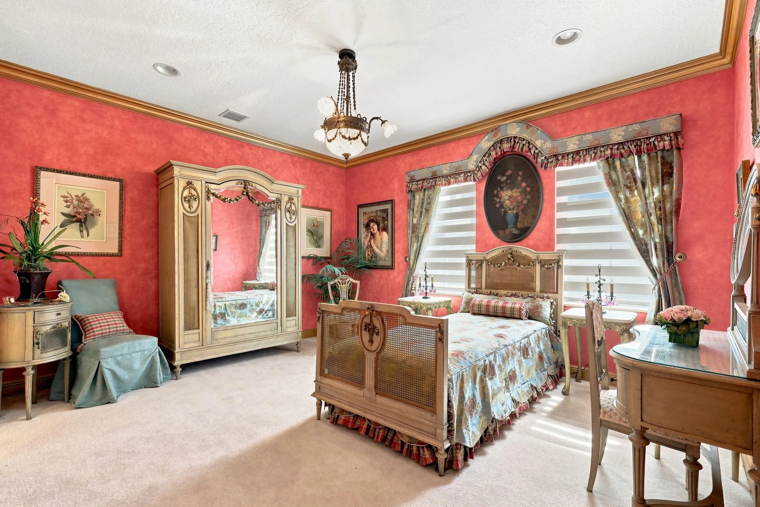 5th bedroom on 2nd floor with ensuite bathroom