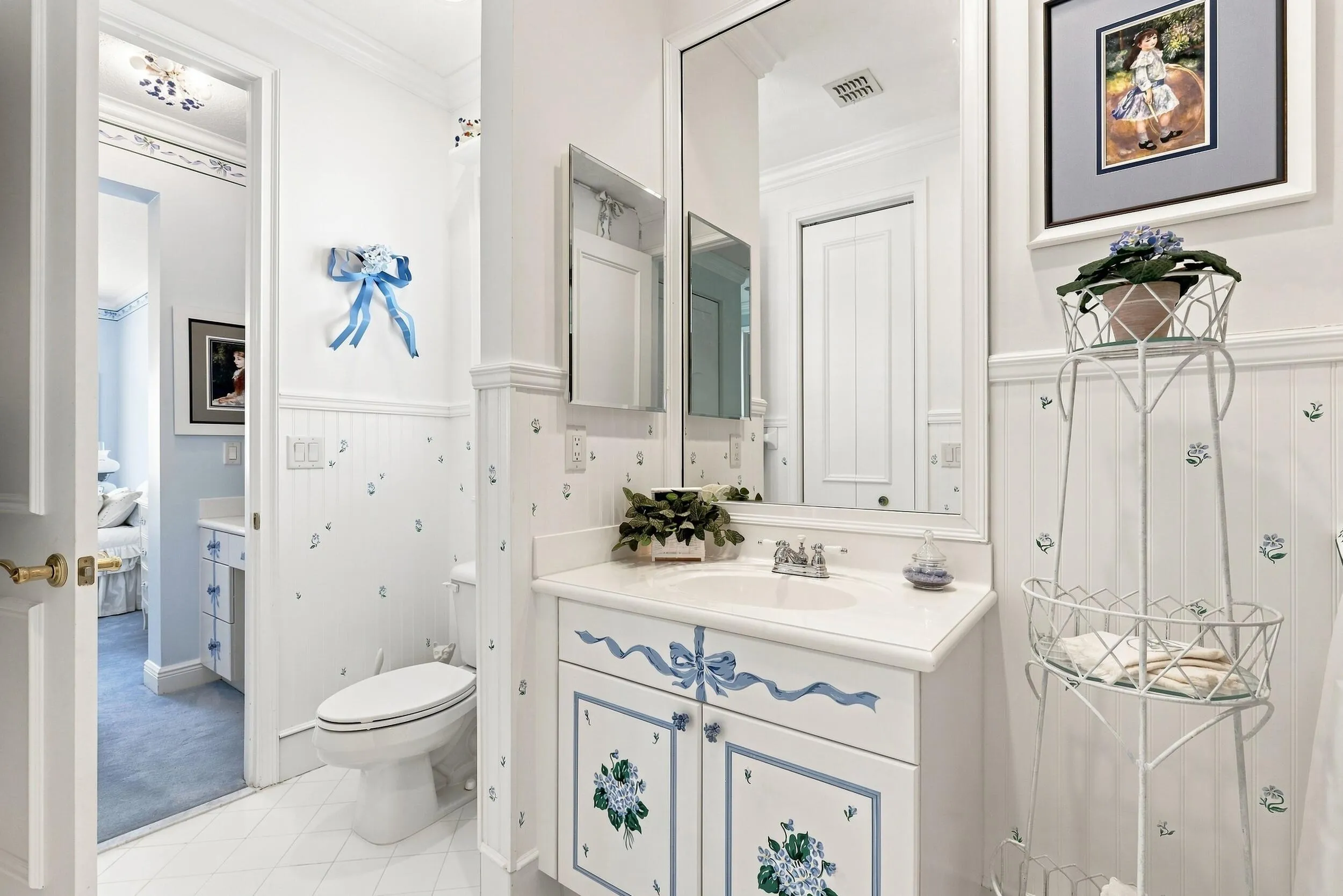 4th bedroom on 2nd floor with ensuite bathroom