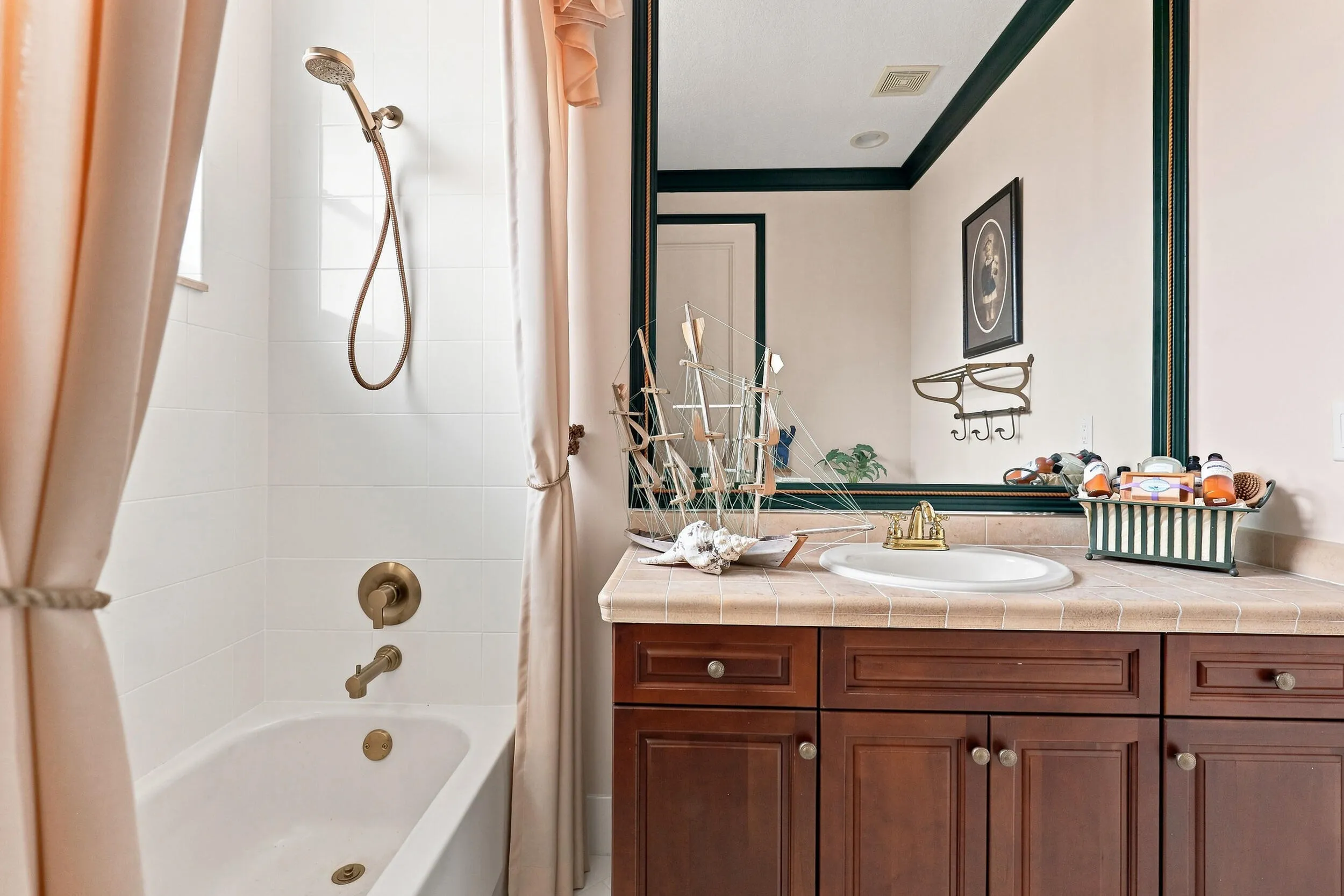 3rd ensuite bathroom on 2nd floor