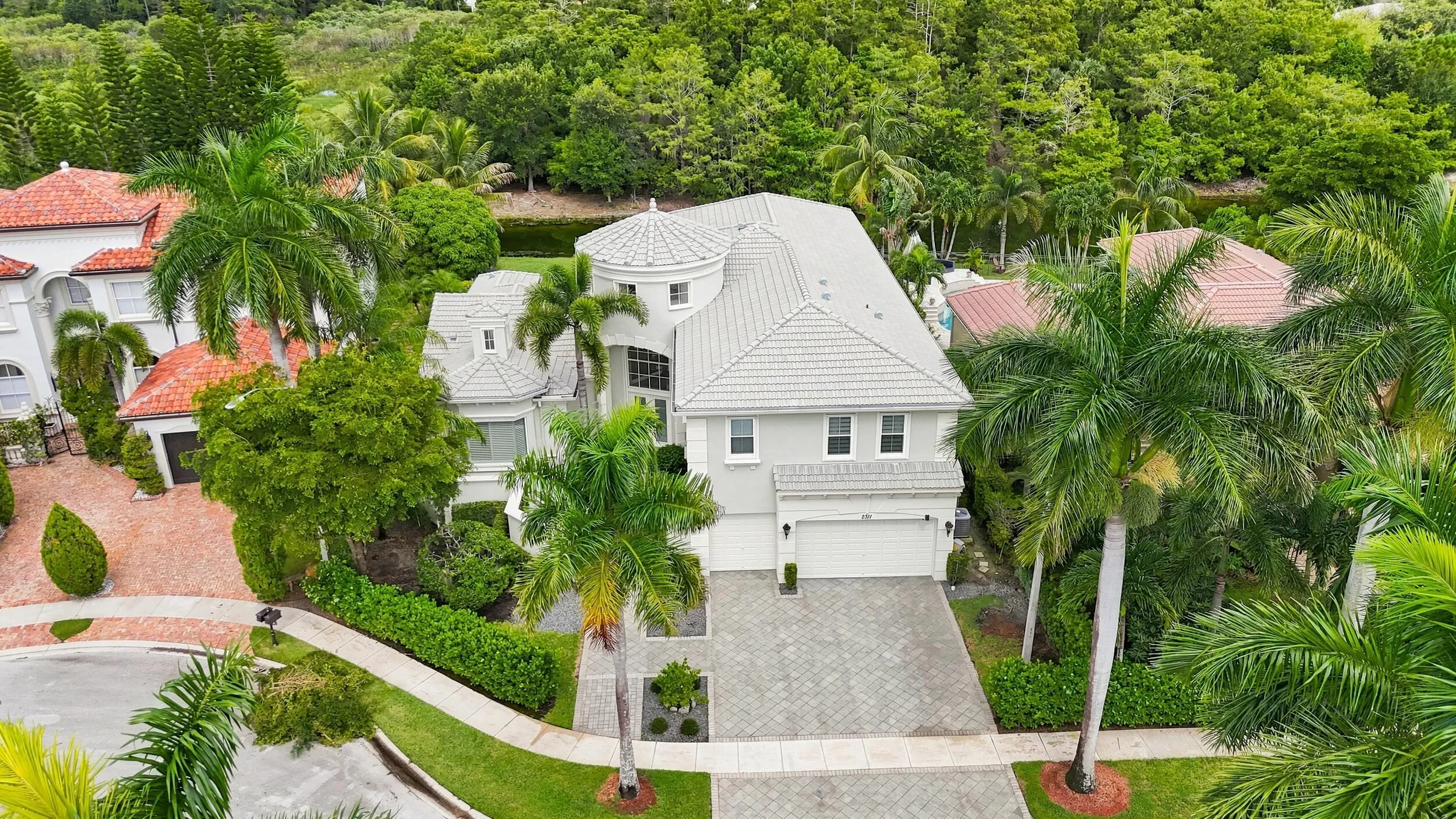 Premium cul de sac lake/natural preserve lot with mature landscape and 3 car garage