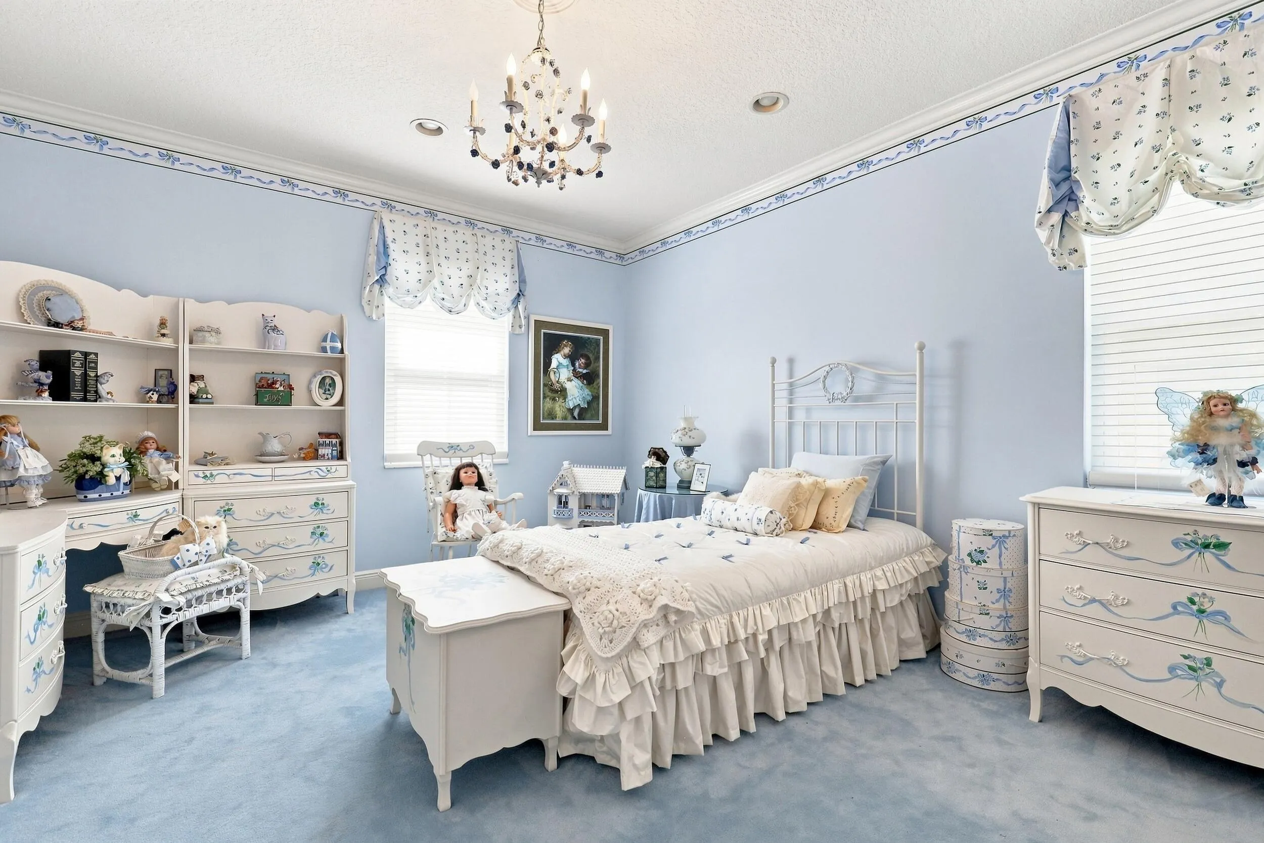 4th bedroom on 2nd floor with ensuite bathroom