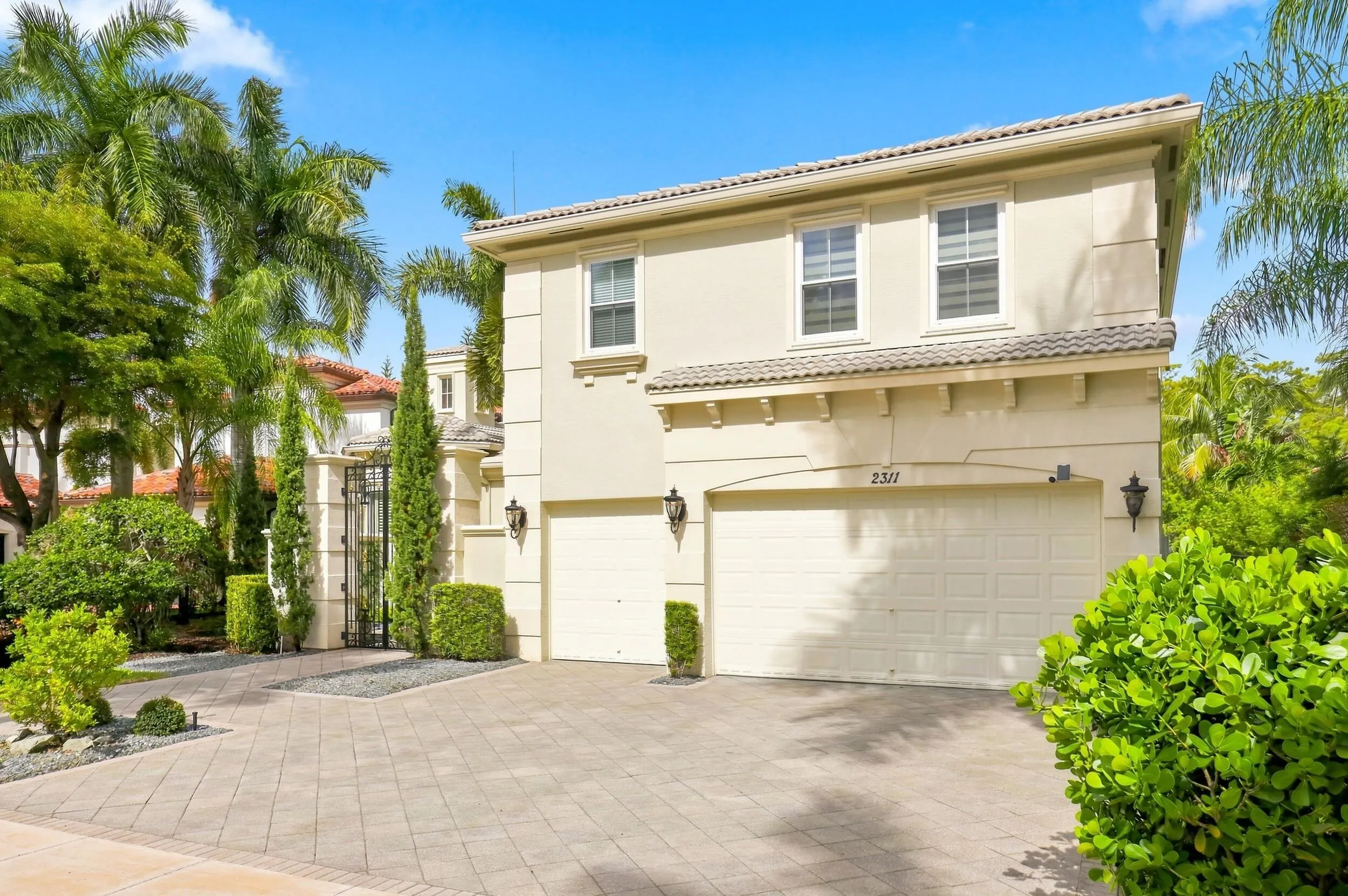 Elegant Palm Beach designed estate home in Stotesbury Village in Olympia, Wellington FL. 4,830 sq ft with 5 Bedrooms & 6 1/2 bathrooms on large premium lake and nature preserve lot.