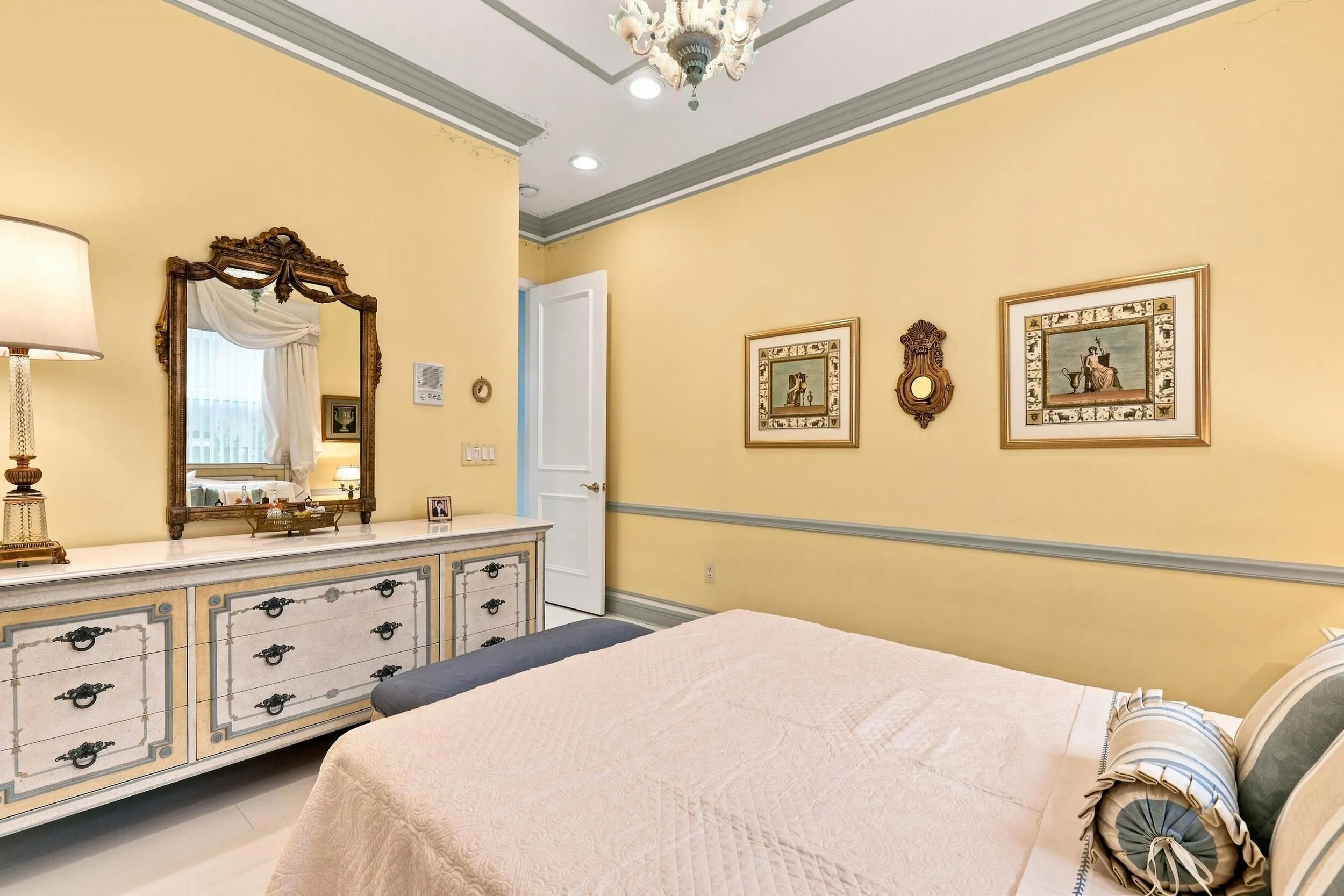 2nd bedroom on 1st floor with ensuite bathroom with tub