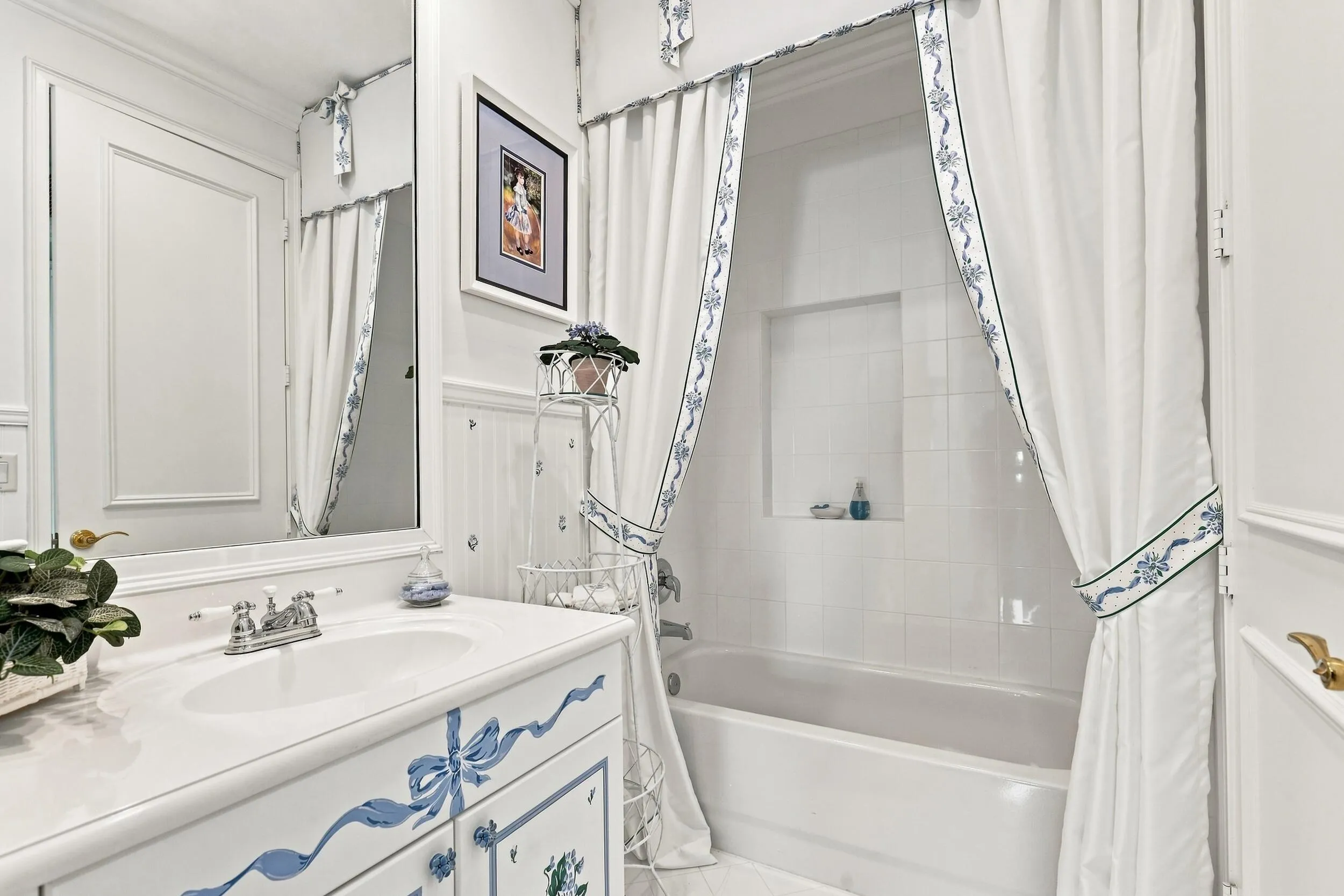 4th bathroom on 2nd floor with tub