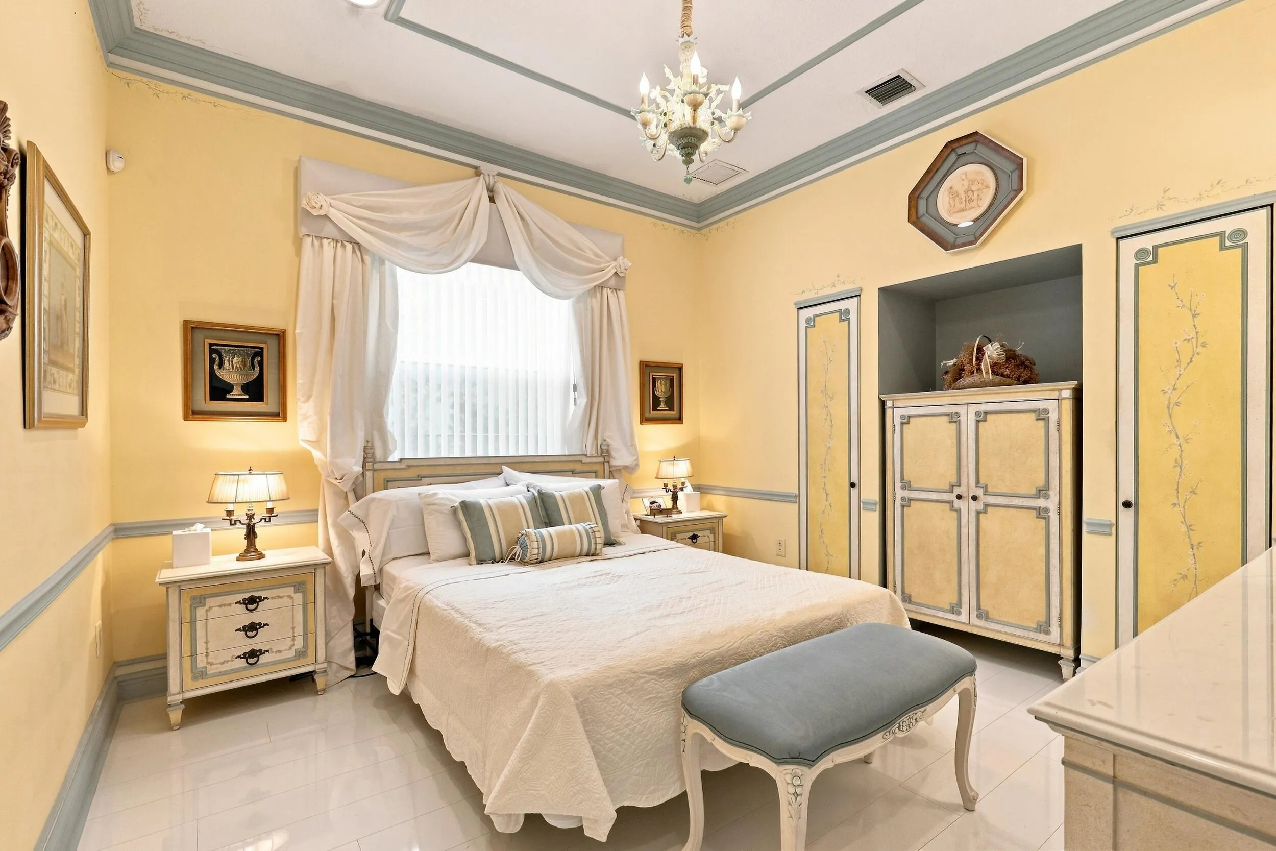 2nd bedroom on 1st floor with ensuite bathroom with tub