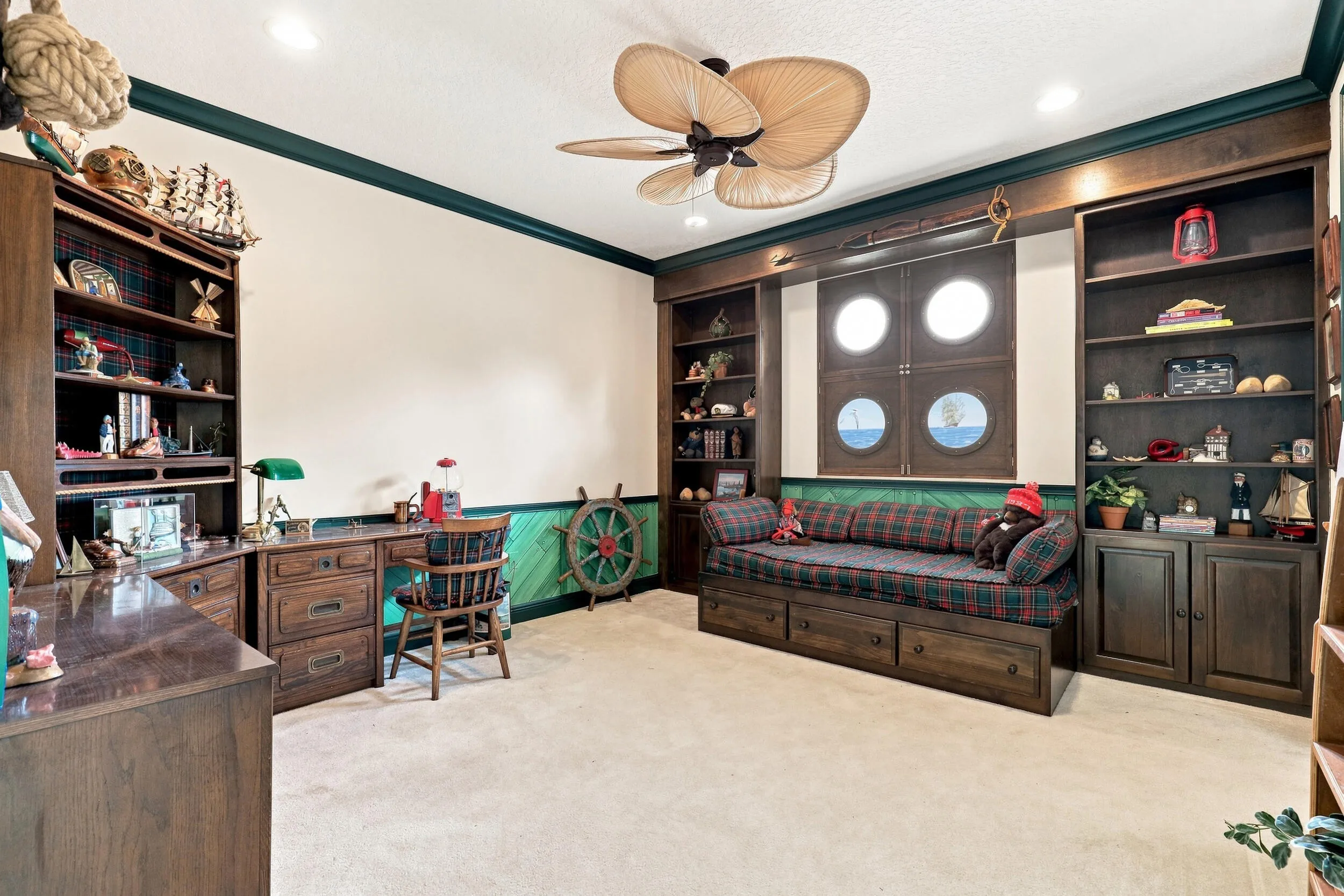 3rd bedroom on 2nd floor with ensuite bathroom
