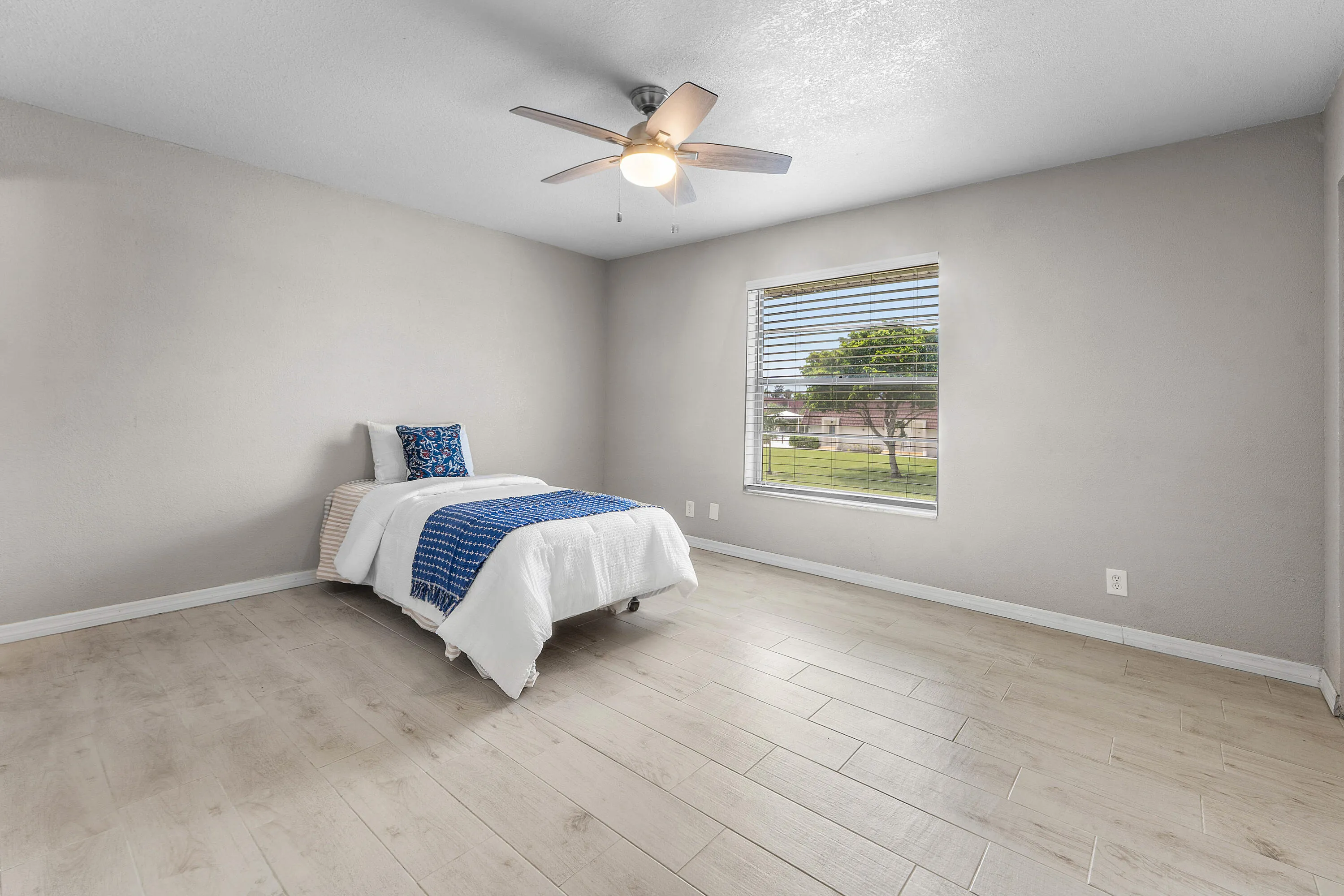 Recessed lighting, ceiling fan with light fixture, rectangular window, wood-finish flooring