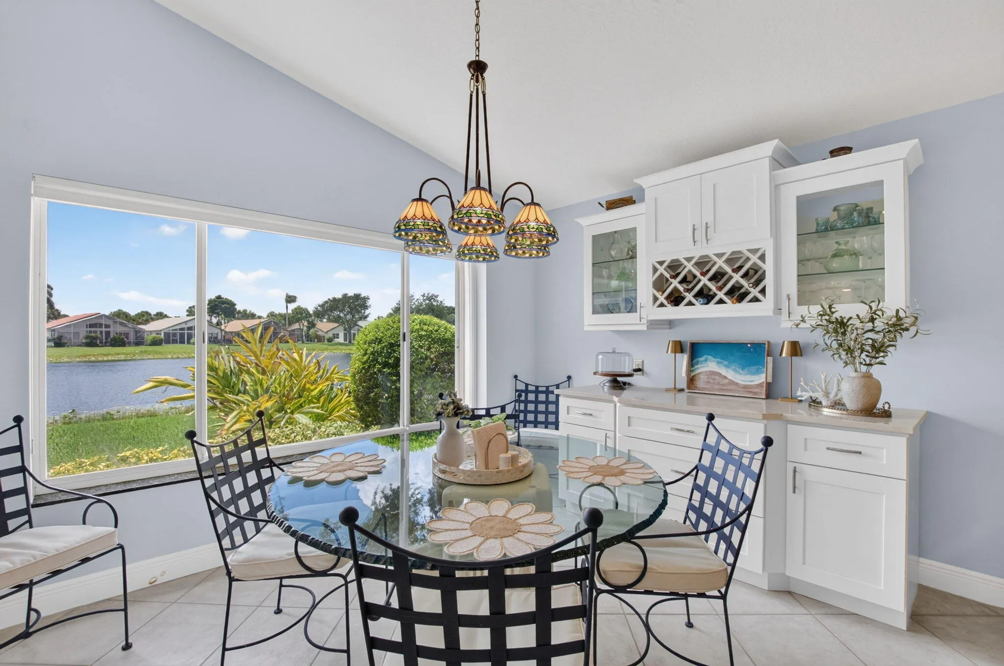 Breakfast room
