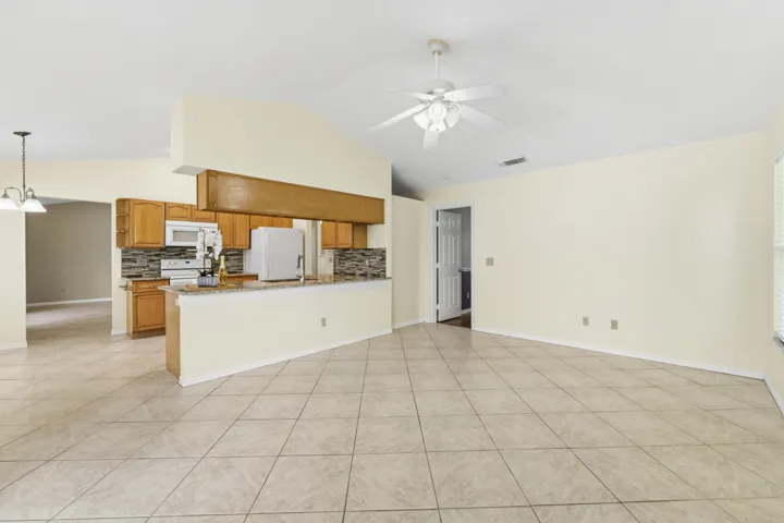 FLEX ROOM/DINING RM