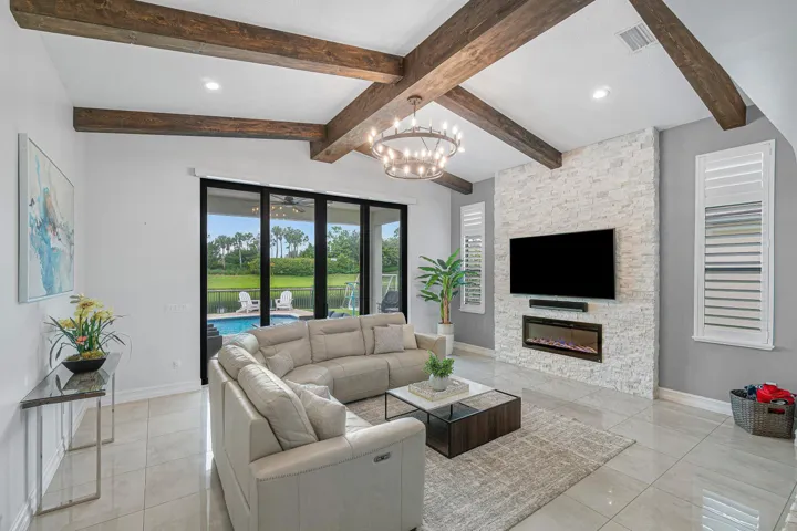 014-8331GrandPrixLane-BoyntonBeach-FL-33