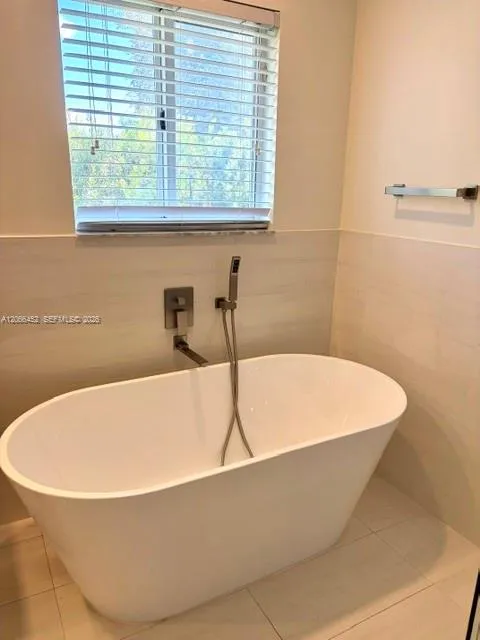 Primary Bathroom Soaking Tub