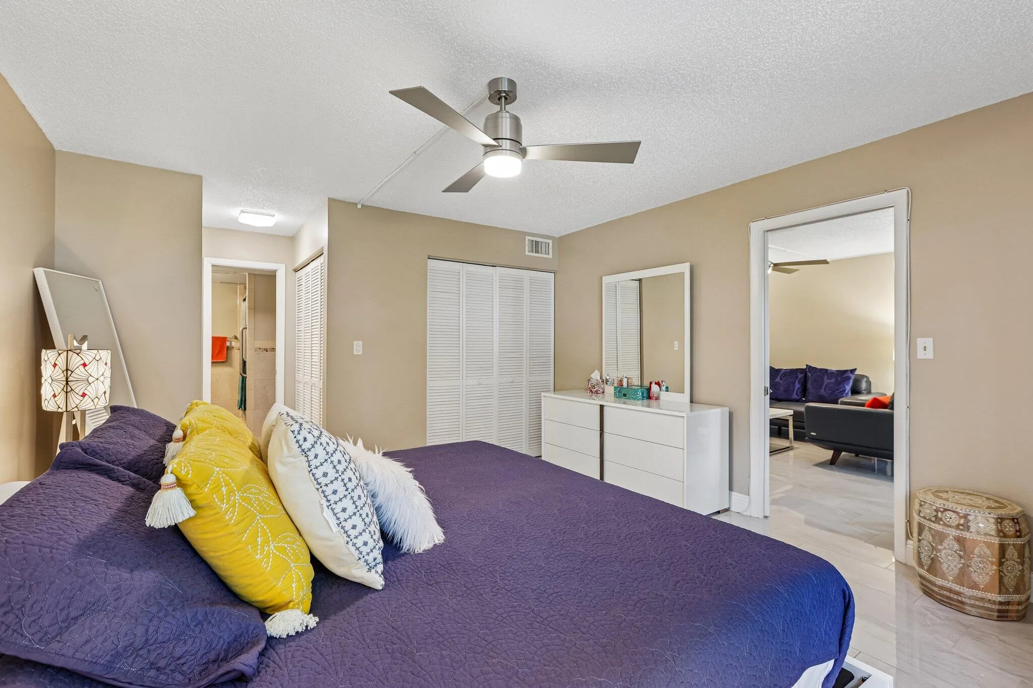 26-web-or-mls-Coral Lake Dr 206-S0608-02