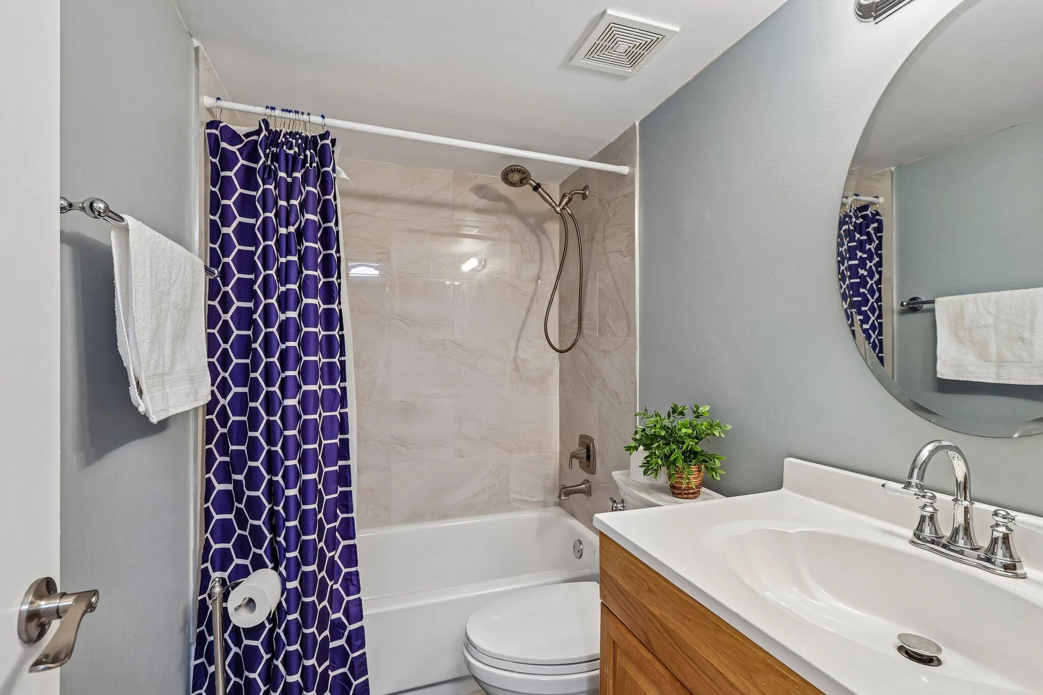 23-web-or-mls-Coral Lake Dr 206-S0608-02