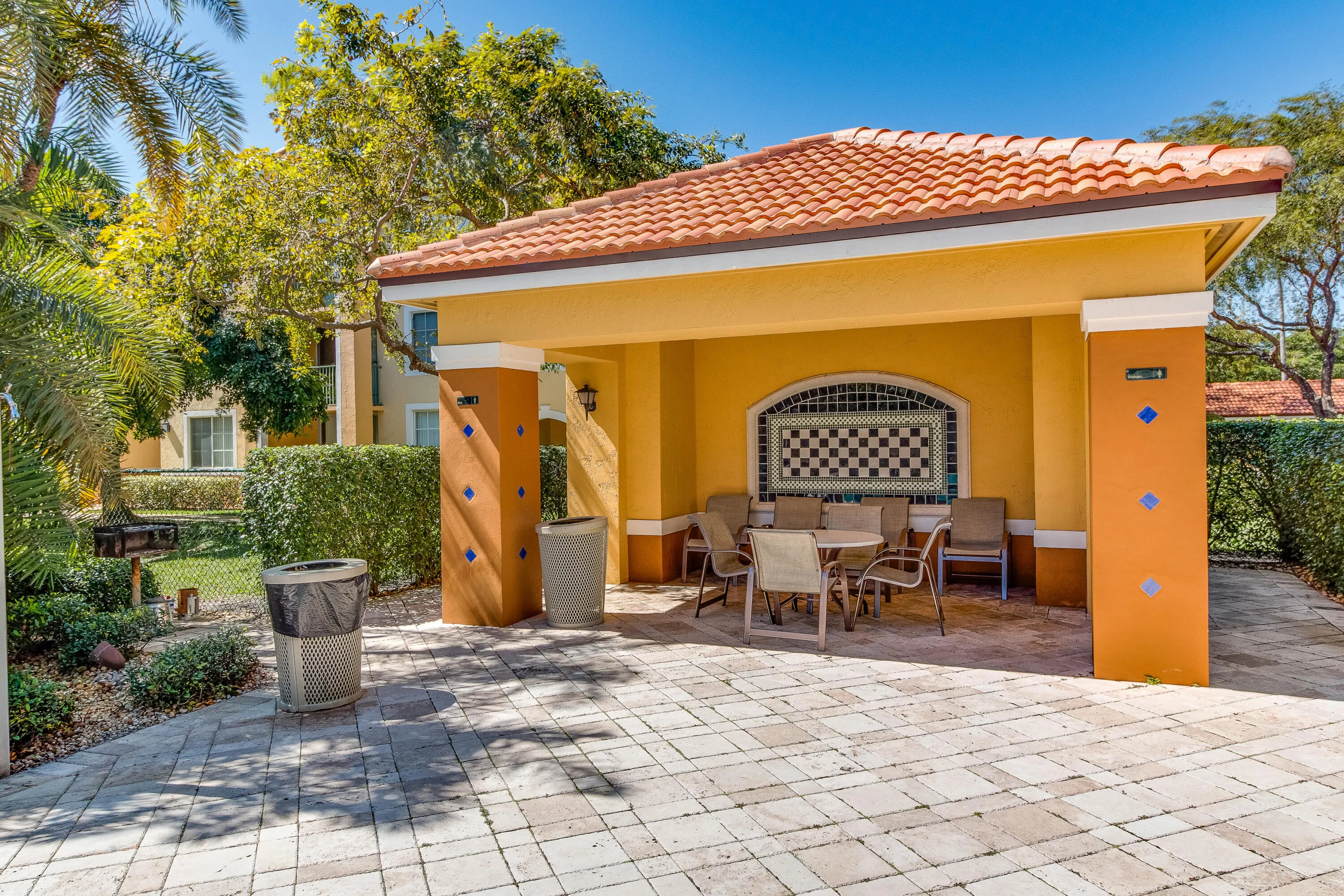 satelite pool tiki/grills