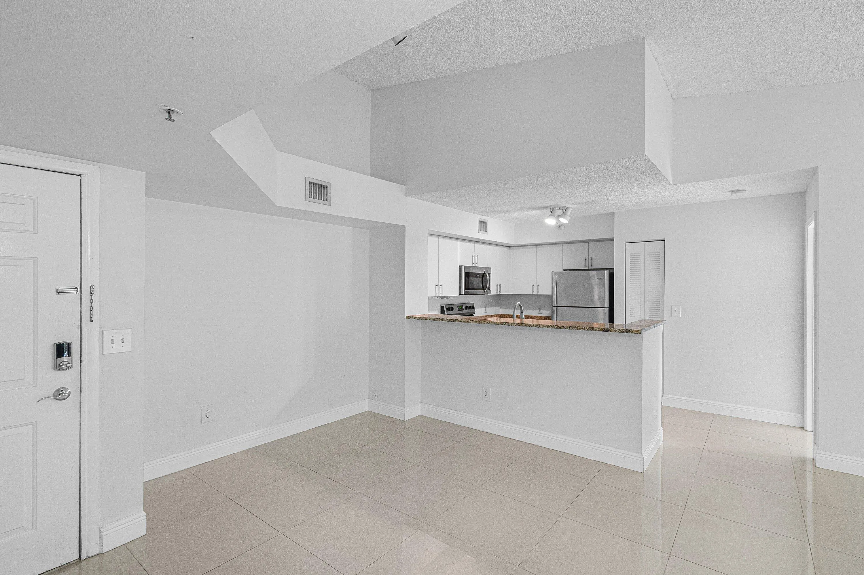 entry Living/dining rom