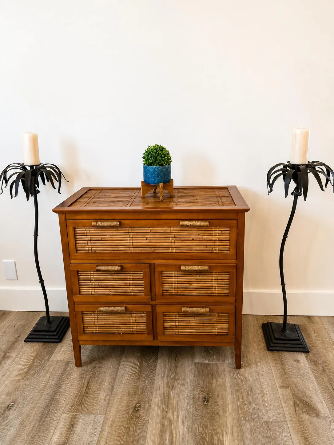 ChatGPT Dresser