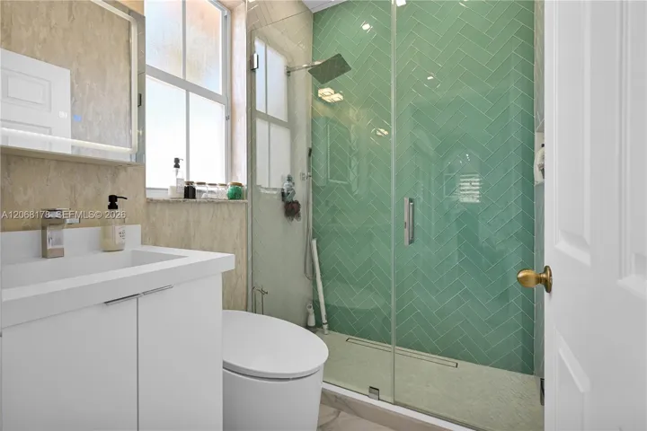 Guest bathroom first floor