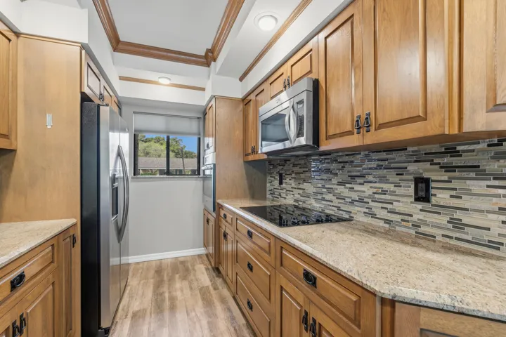 Updated Kitchen w/ Luxury Finishes