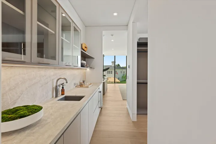 Primary breakfast bar