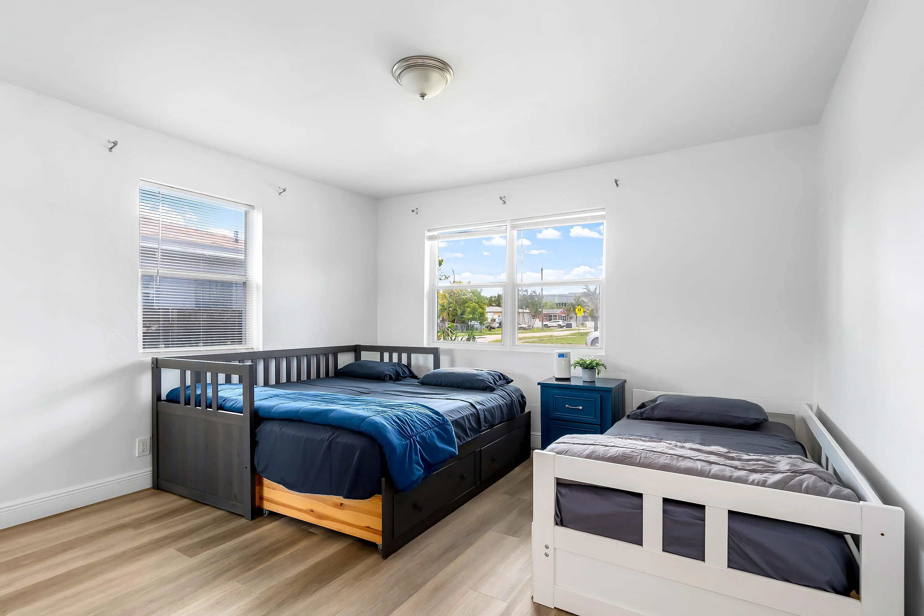 2709 Dewey St 12
