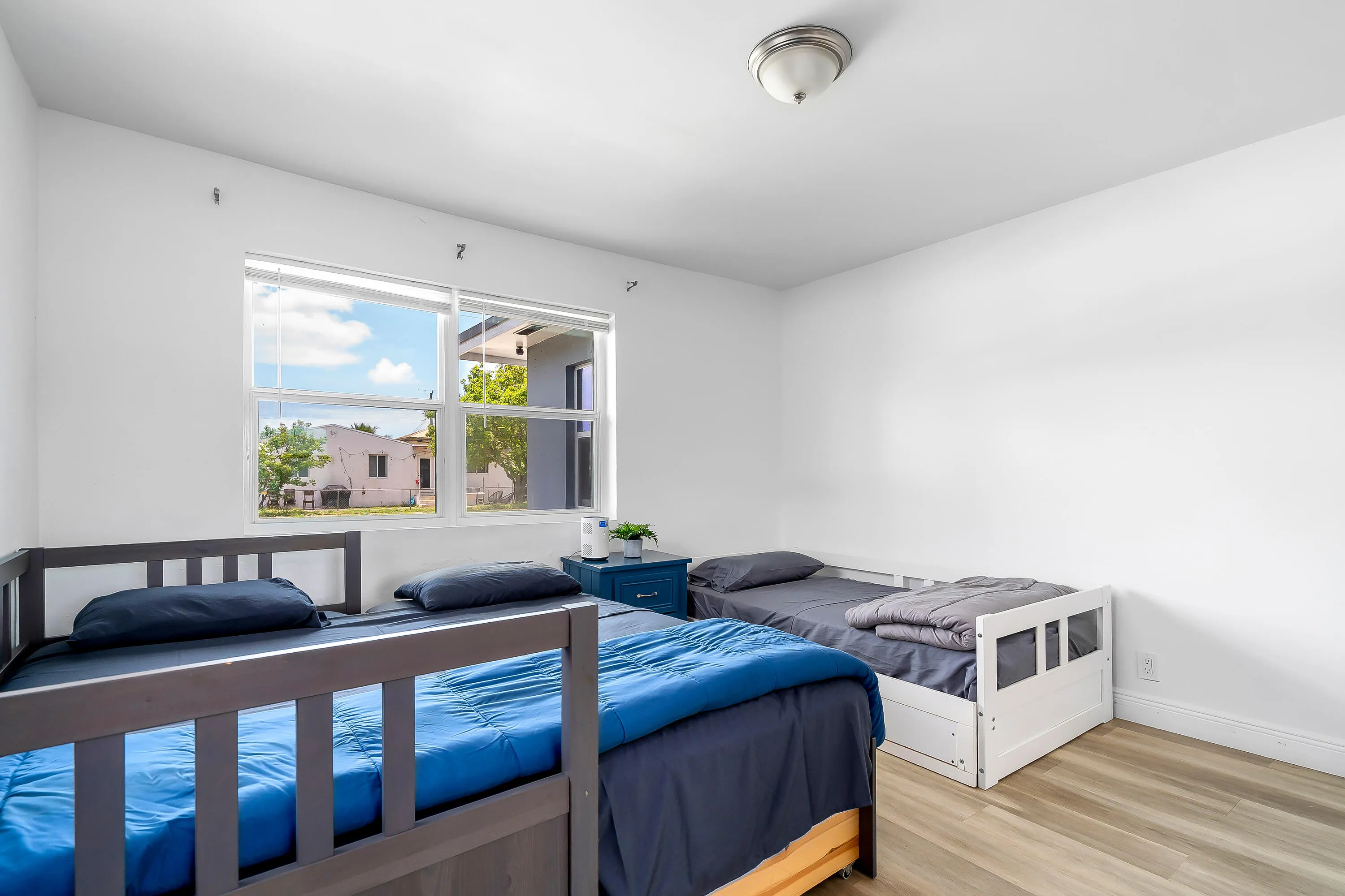 2709 Dewey St 13