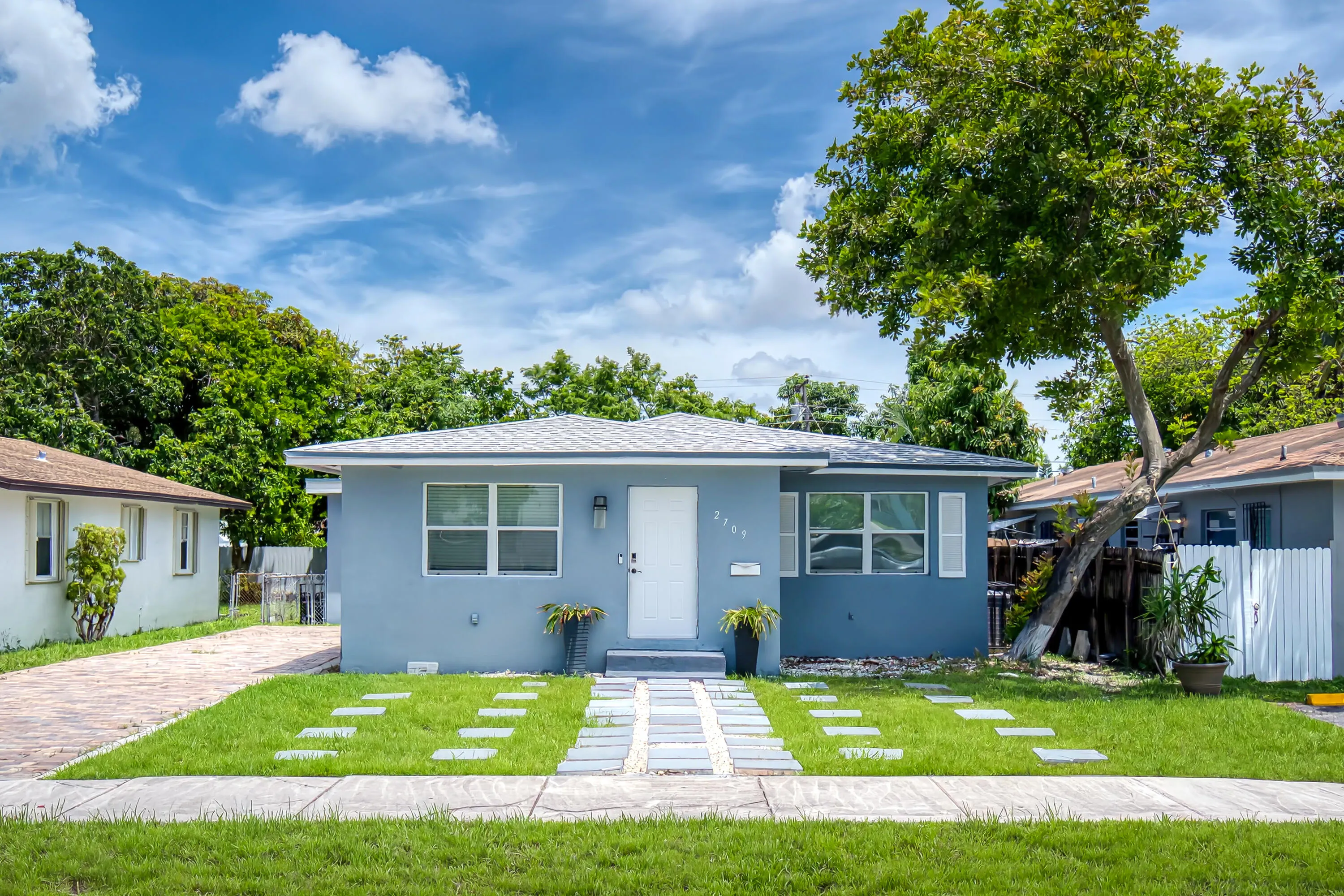 2709 Dewey St 03