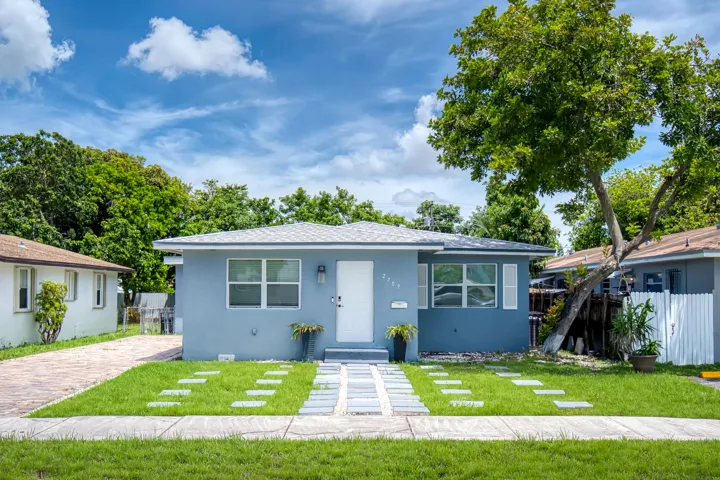2709 Dewey St 03
