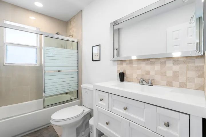 2709 Dewey St 17