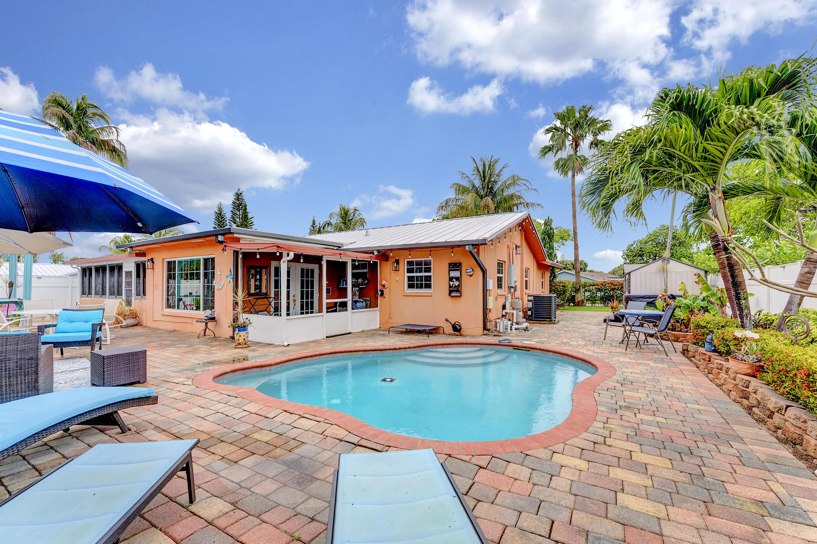 Pool/Yard