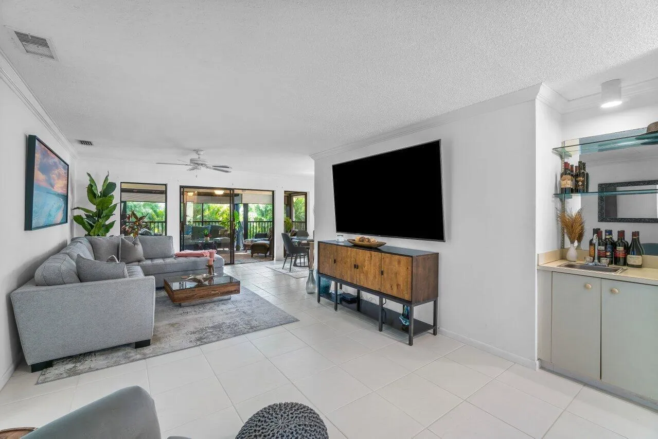 50 Pelican Pointe 205