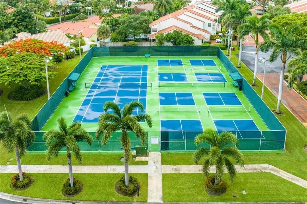 50 Pelican Pointe 205