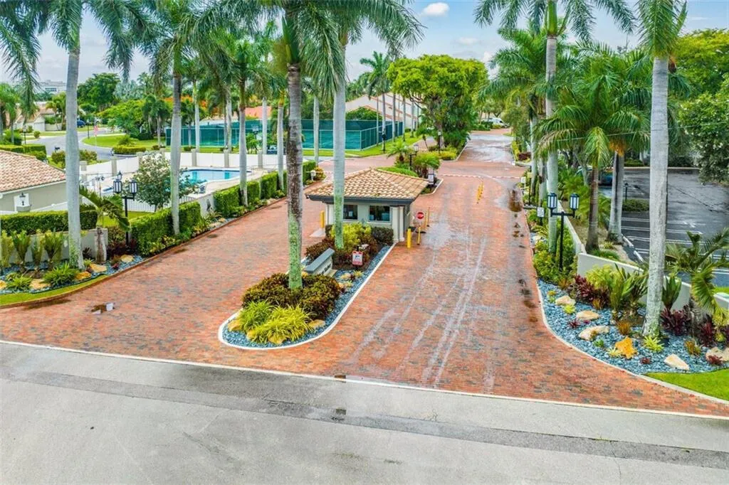 50 Pelican Pointe 205