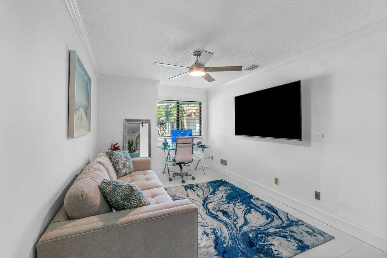 50 Pelican Pointe 205