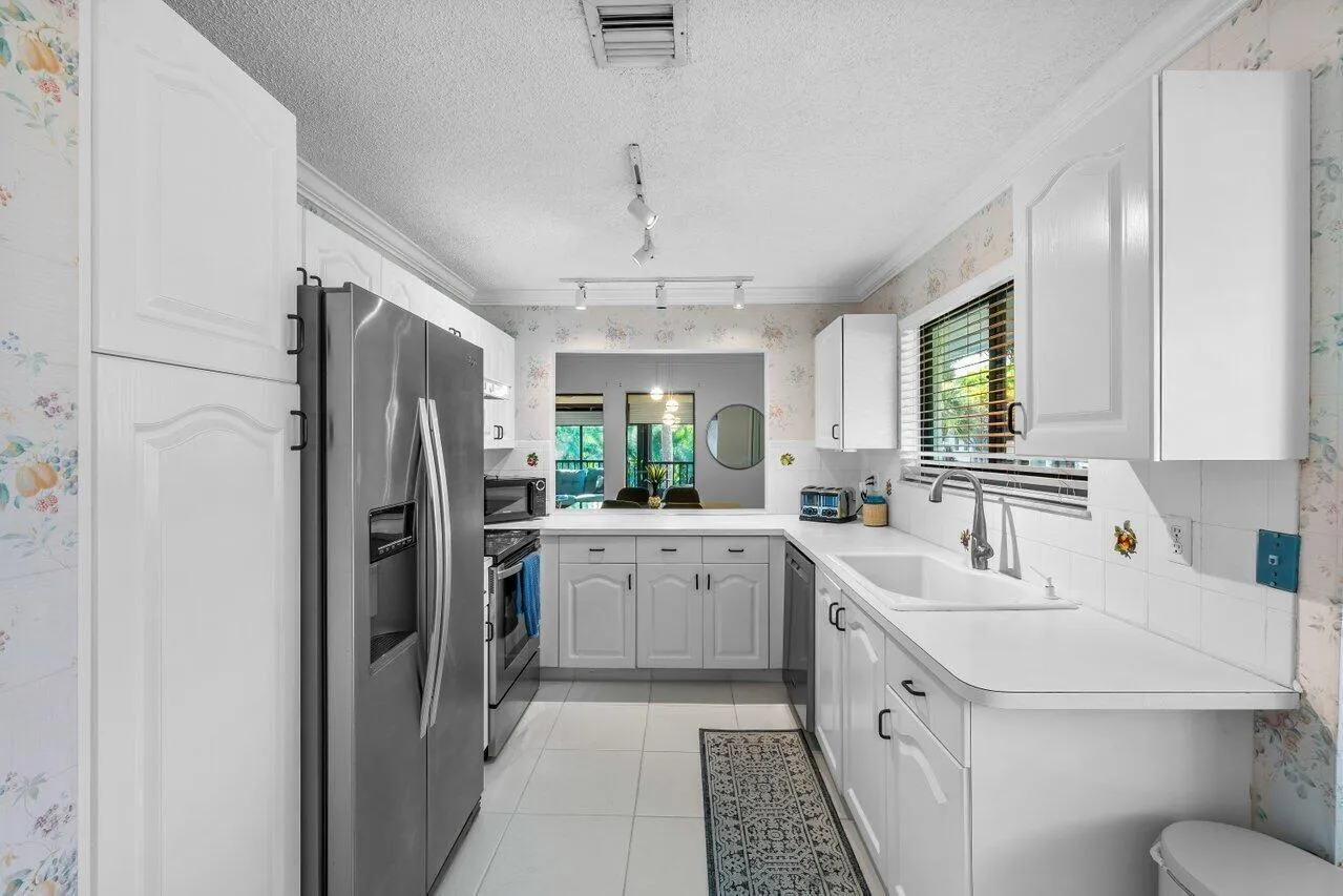 50 Pelican Pointe 205