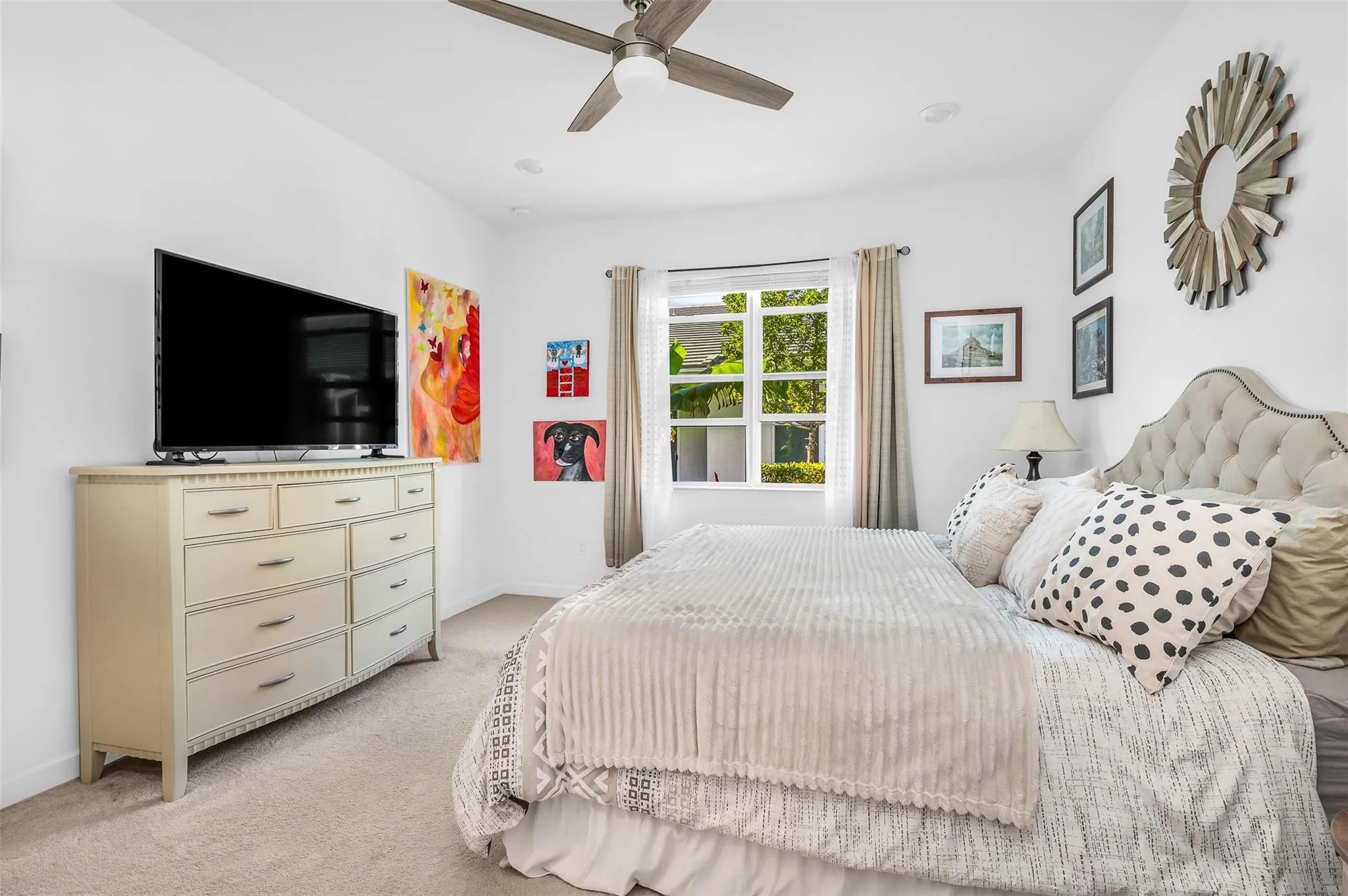 Recessed lighting, ceiling fan, and carpet flooring