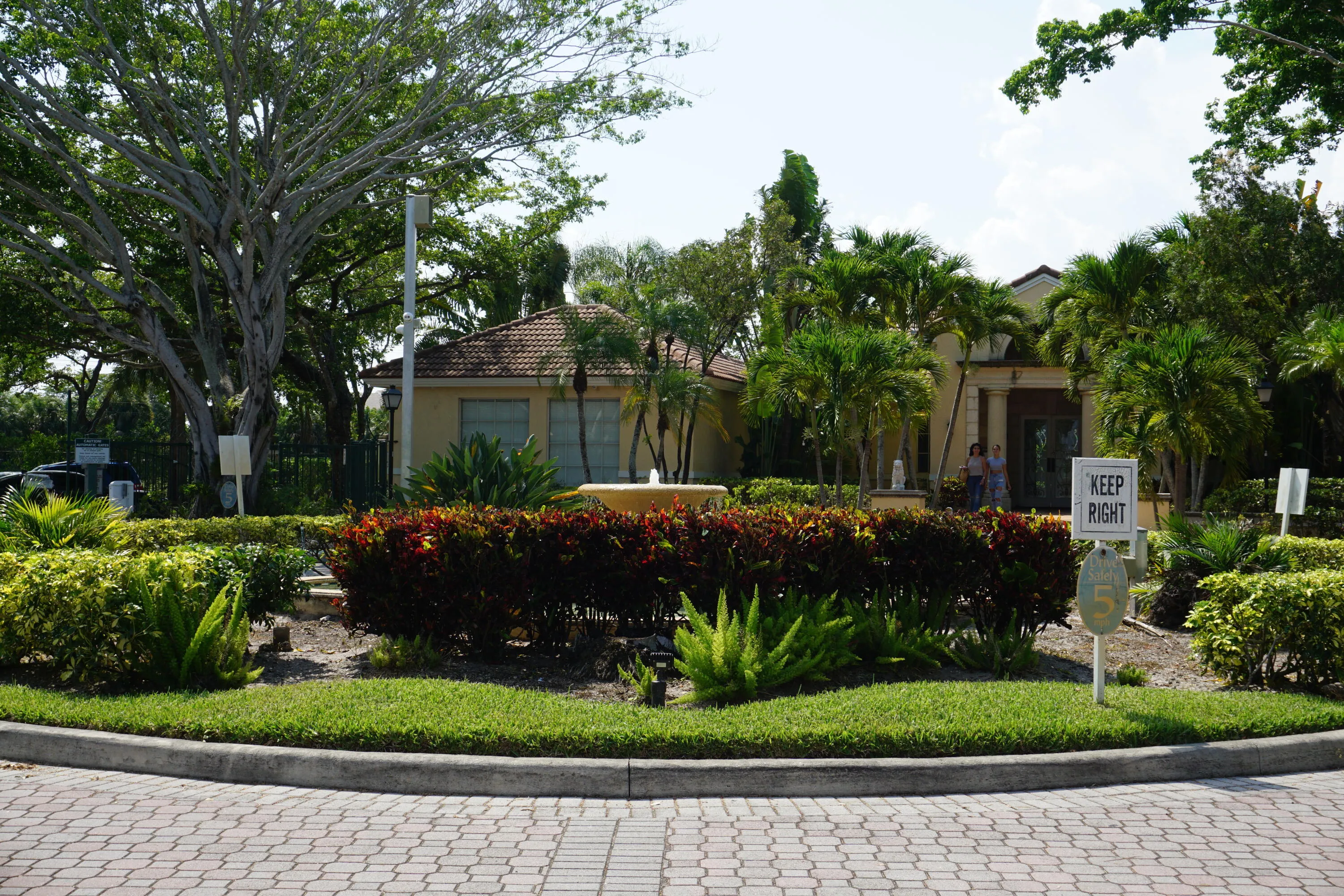 Exterior round about