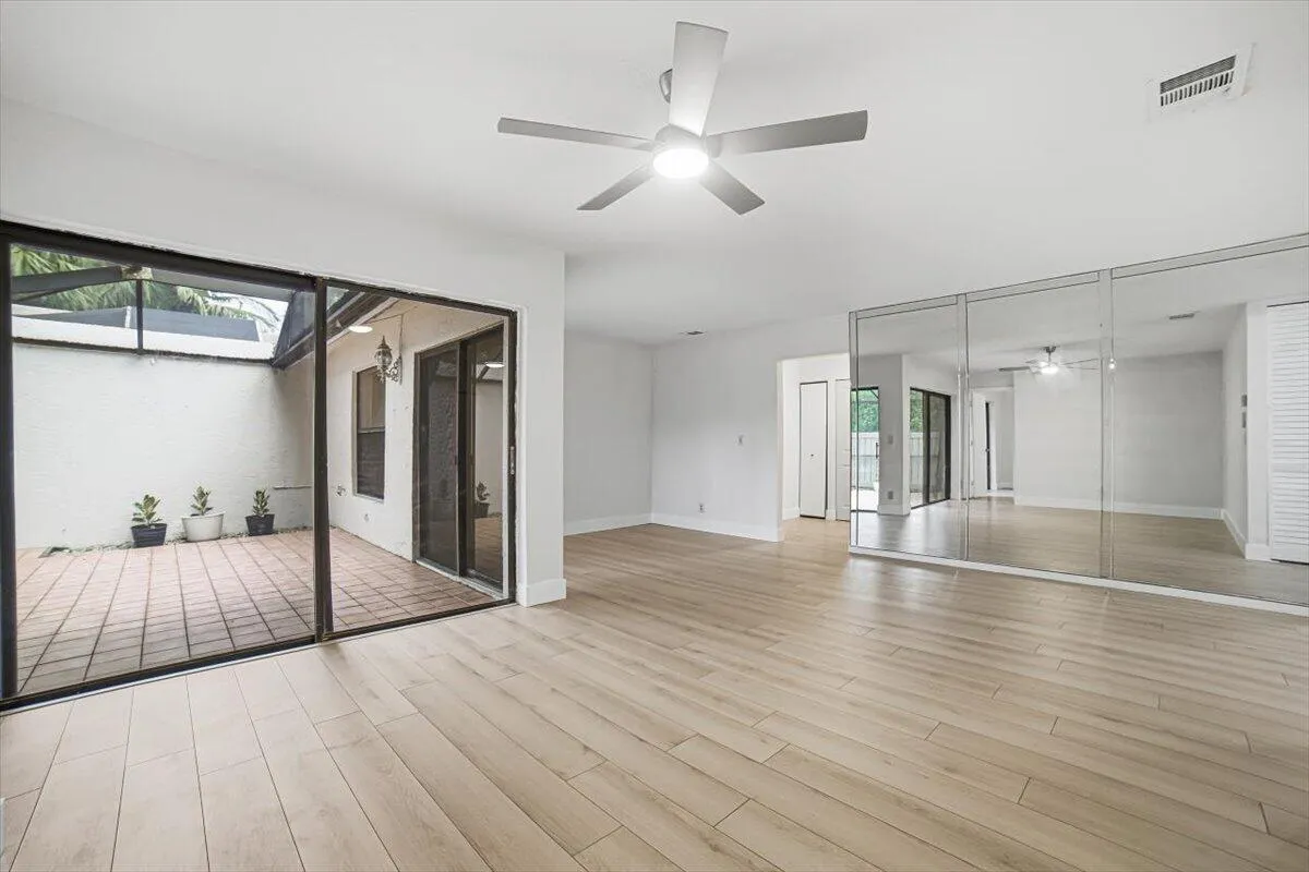 02-Livingroom-B