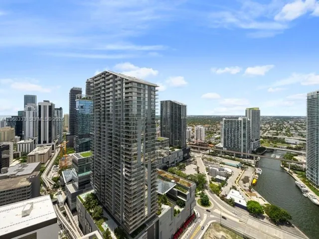 Upstairs balcony - Miami River view