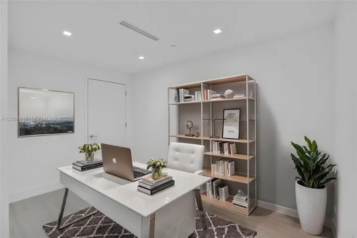 Den-virtually staged