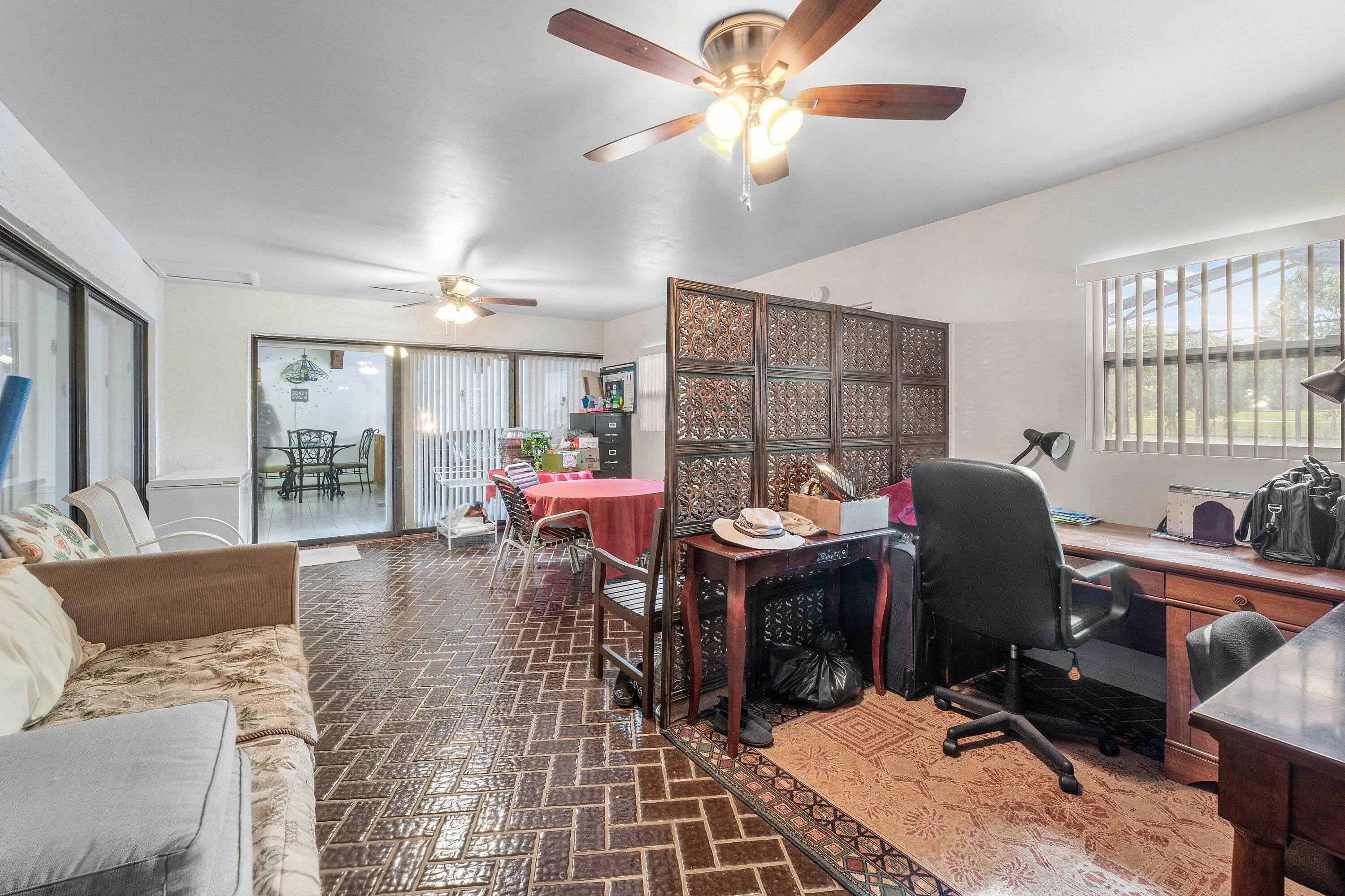 May be used as an office or entertainment