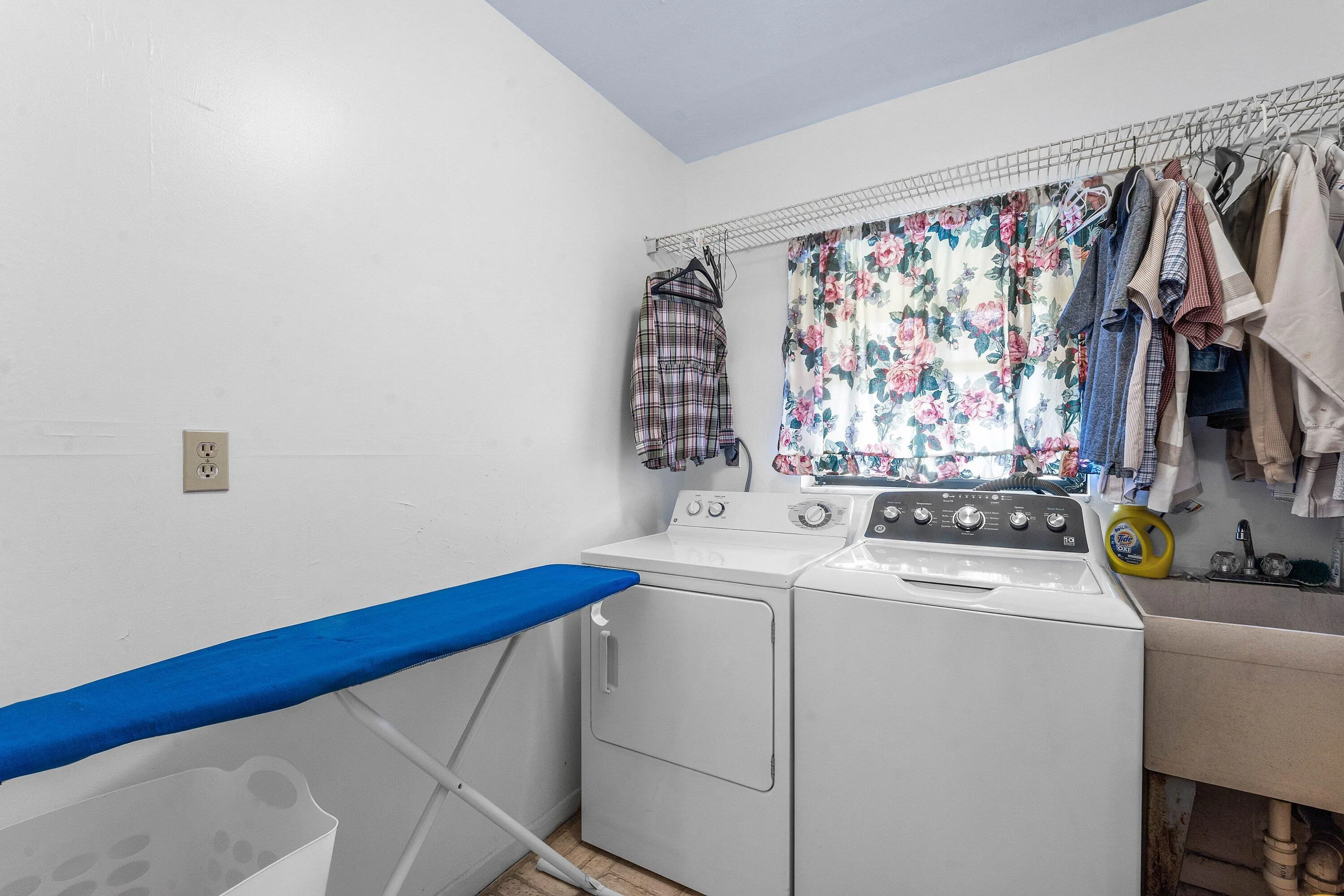 2 Linen Closets