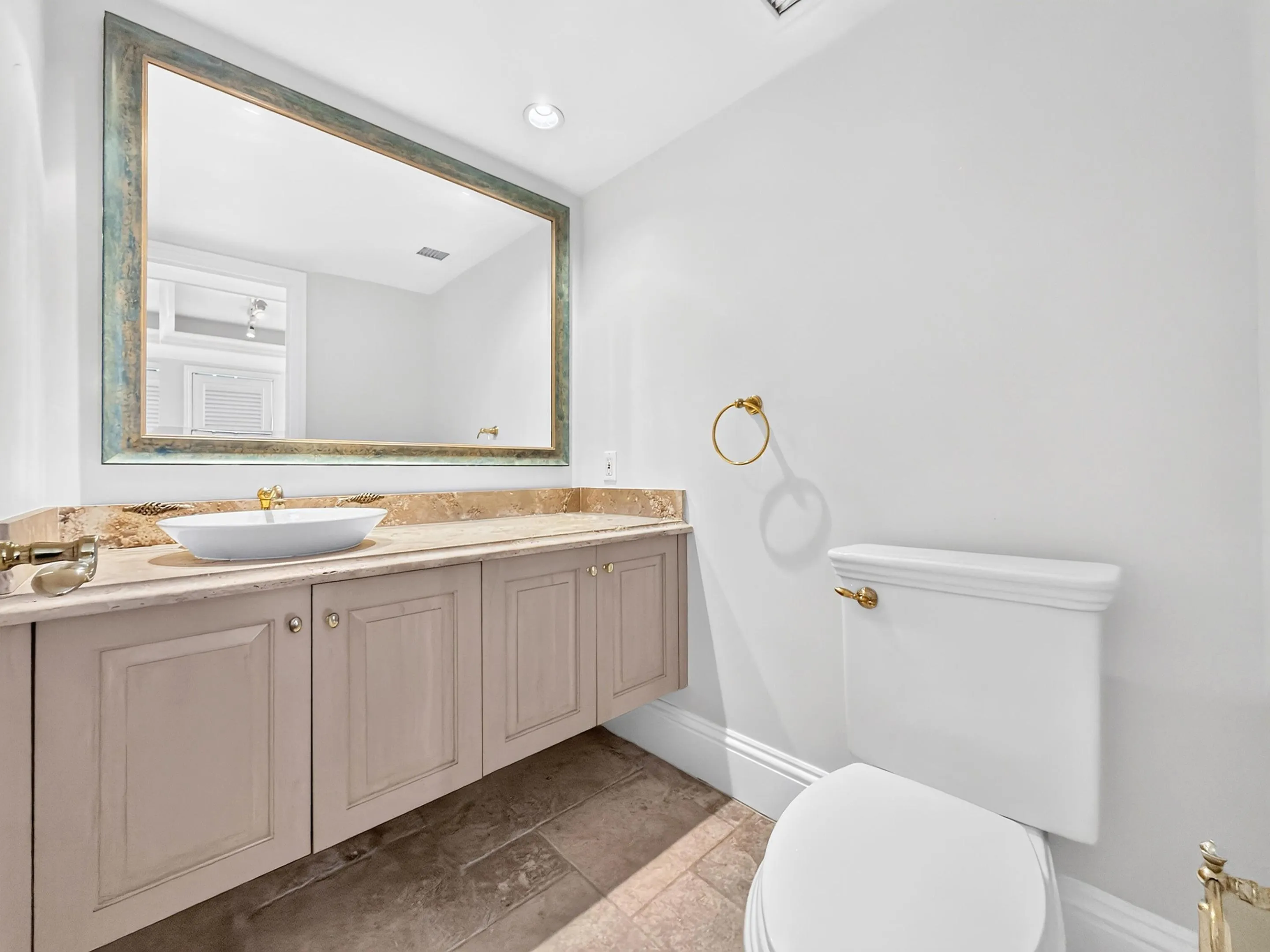 Powder Bath off of Entrance