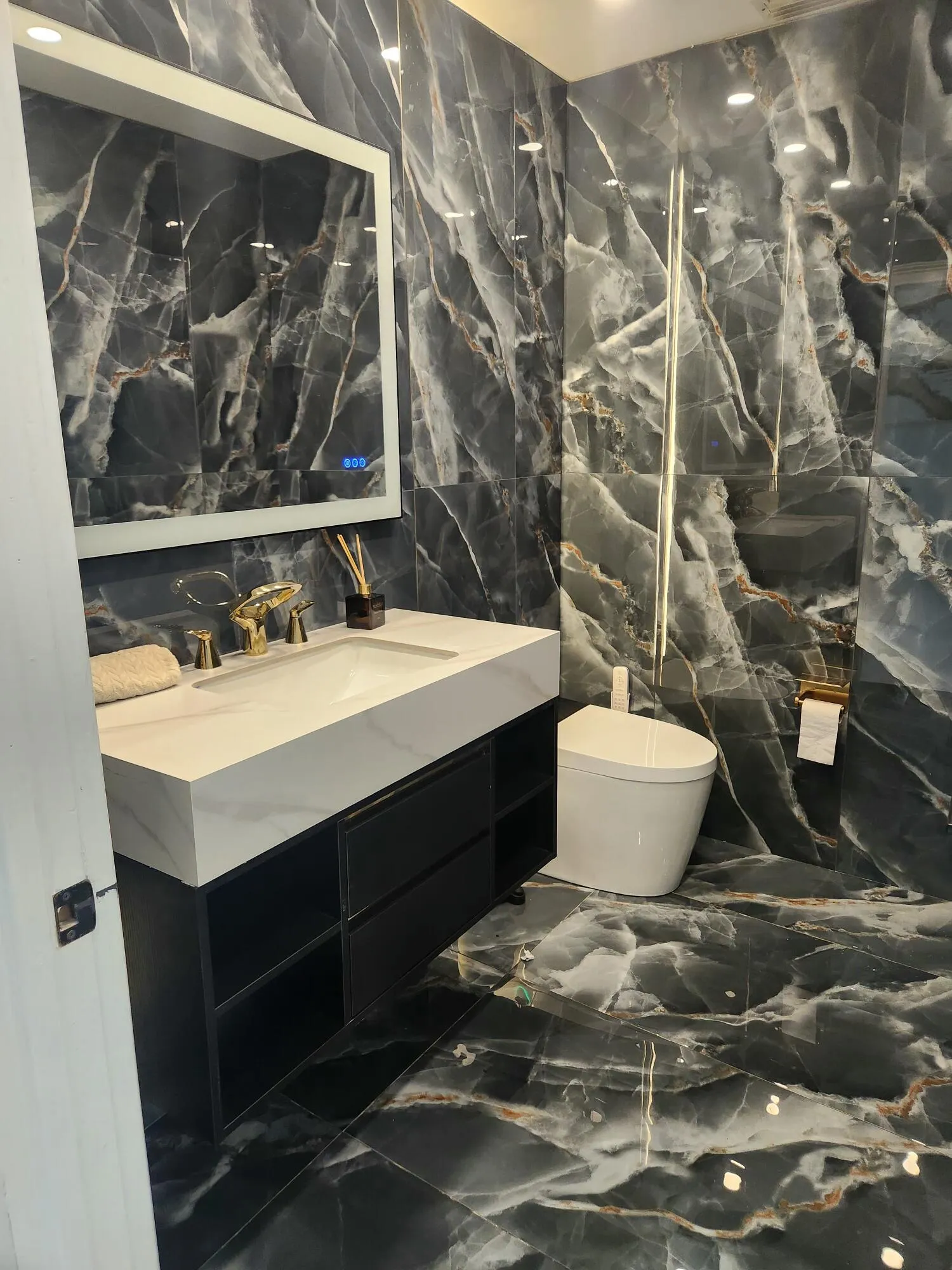 Guest Foyer Bathroom