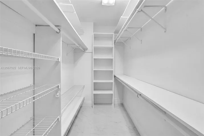 Huge Walking Closet 2nd Bedroom
