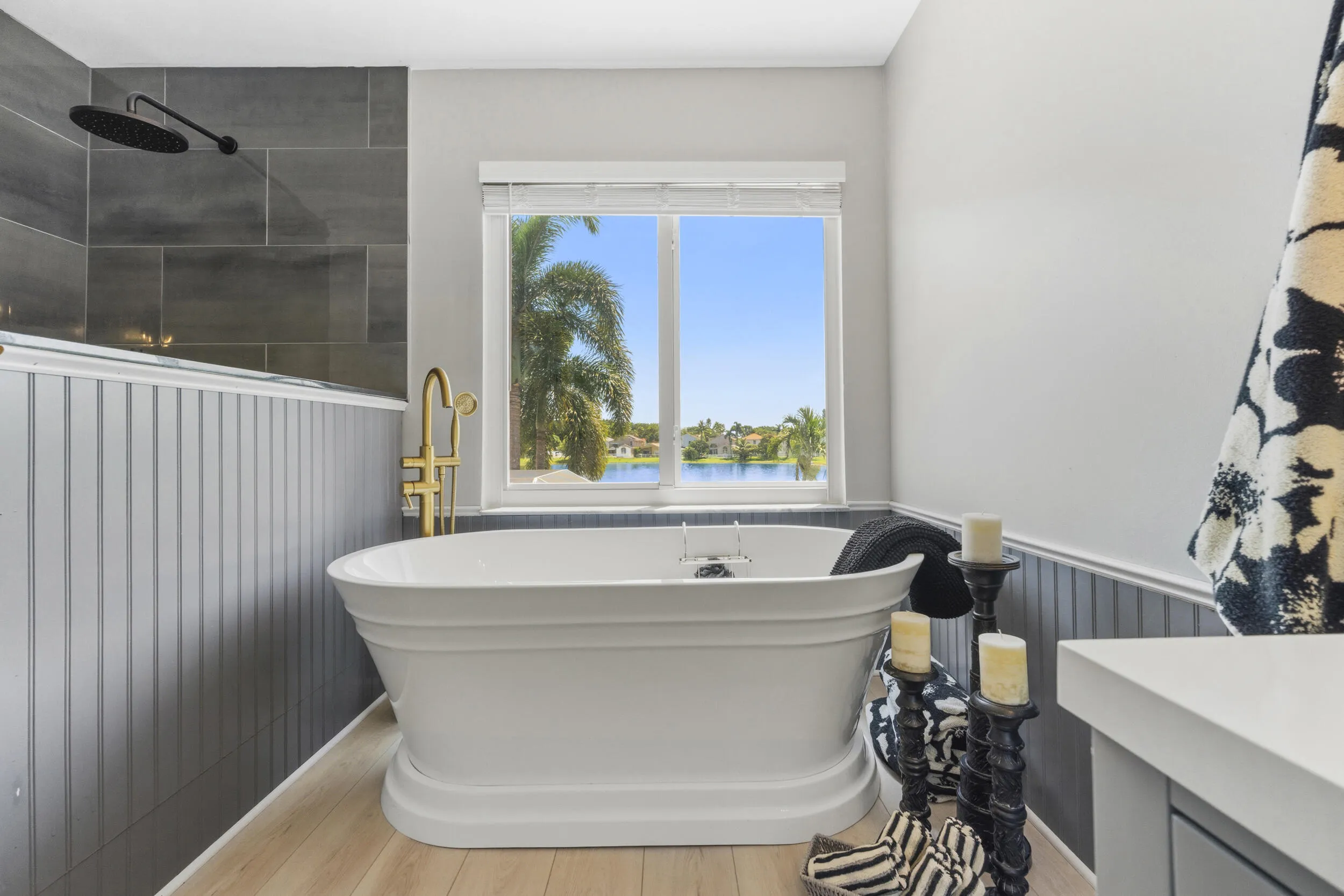 PRIMARY SOAKING TUB WITH WATER VIEWS!