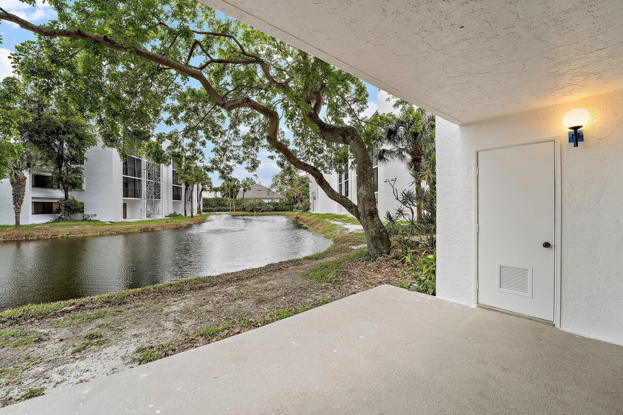 008-1605US1NB104-Jupiter-FL-SMALL