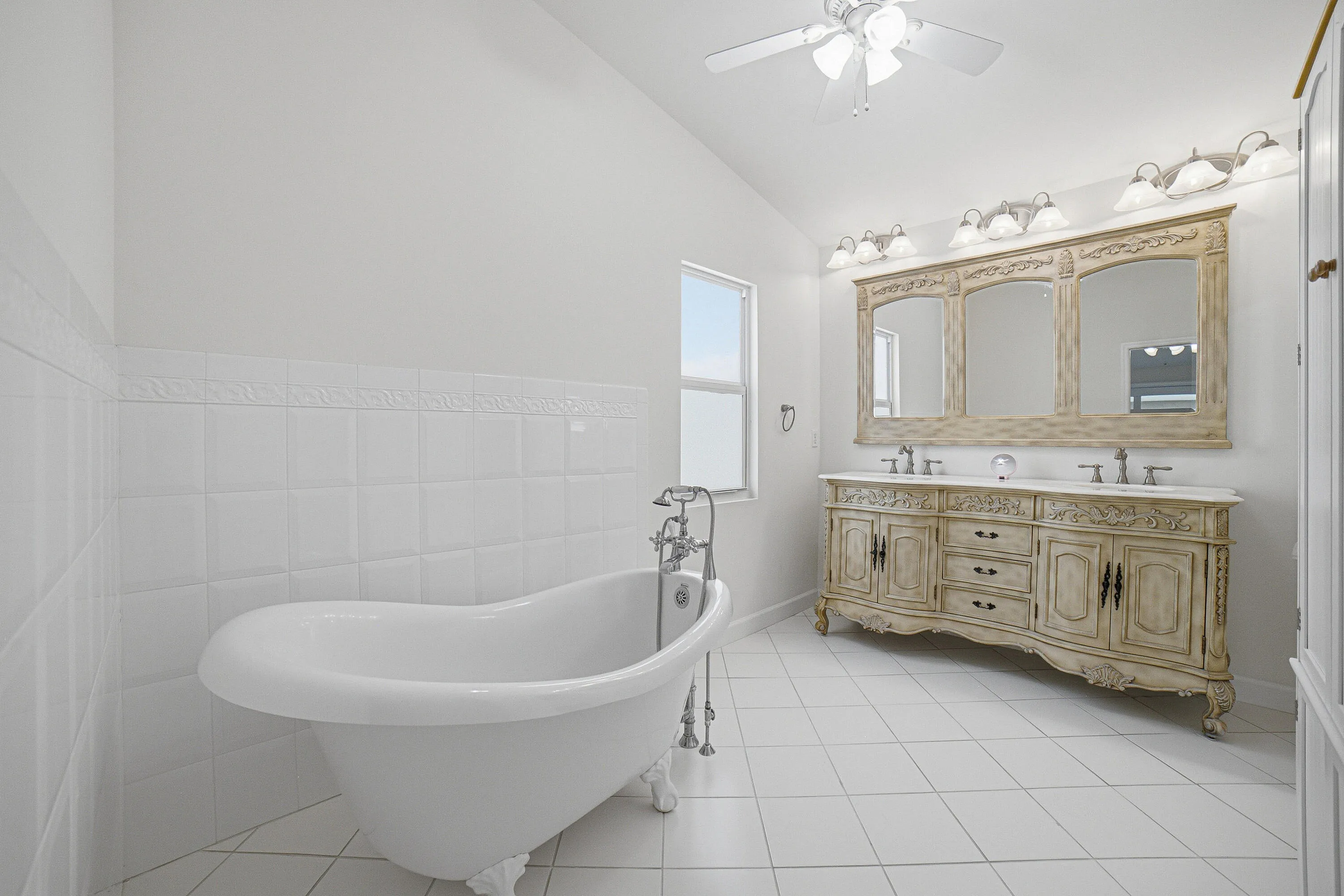 Bedroom1-Bathroom