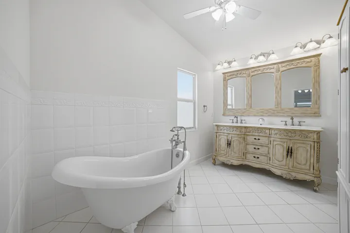 Bedroom1-Bathroom