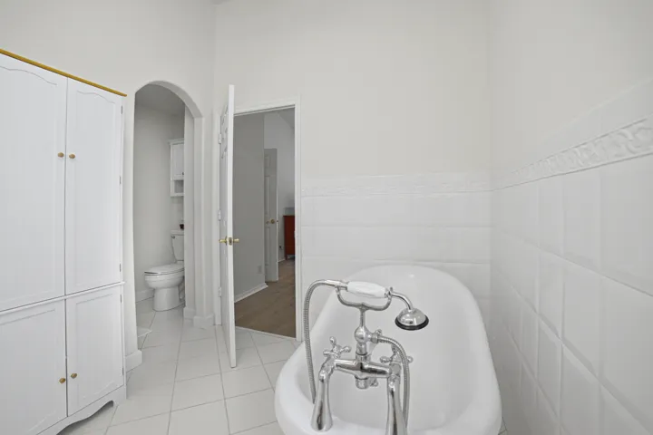 Bedroom1-Bathroom-B